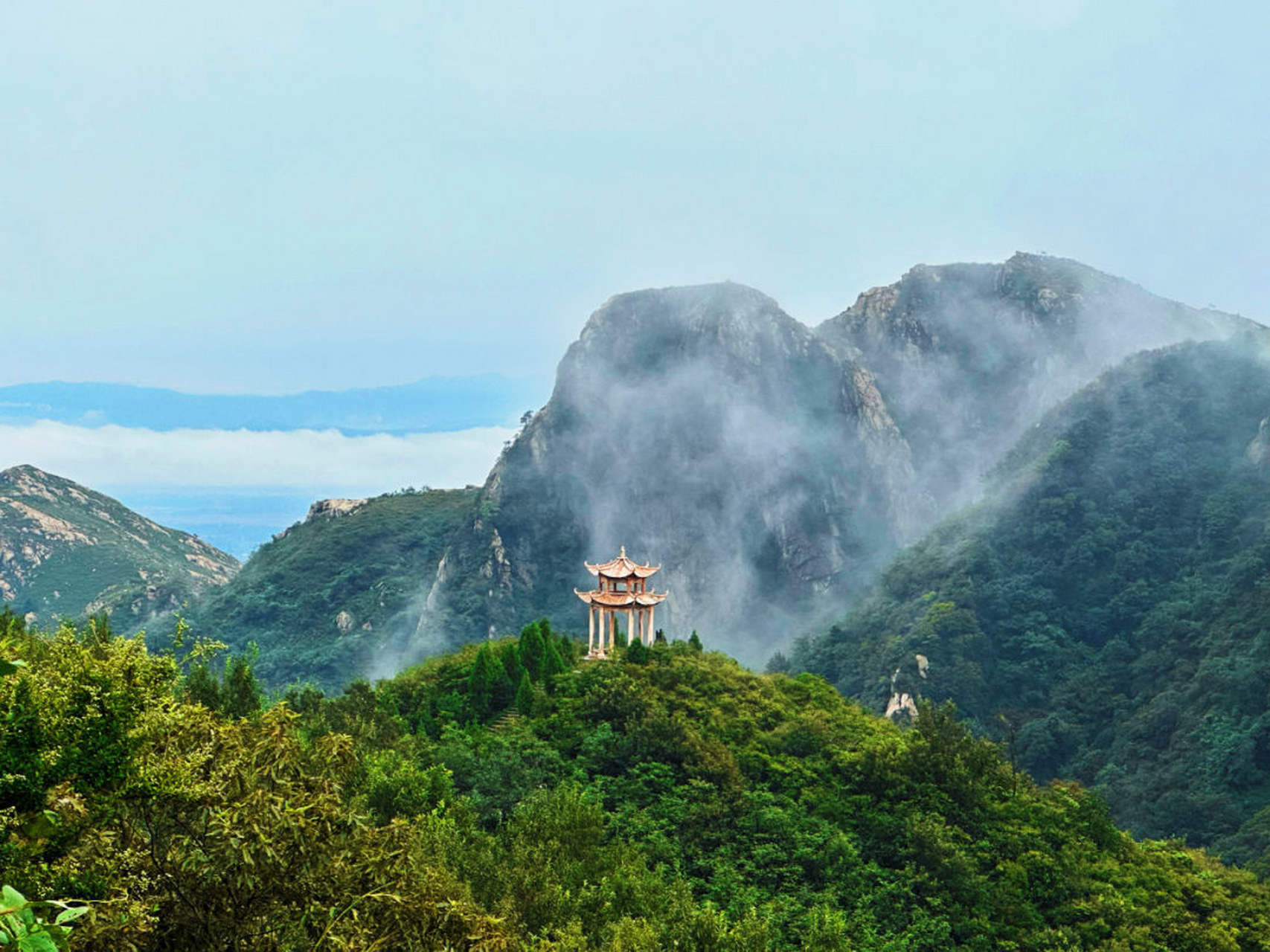 南阳七峰山旅游攻略  南阳方城七峰山生态旅游区位于河南省南阳市方城