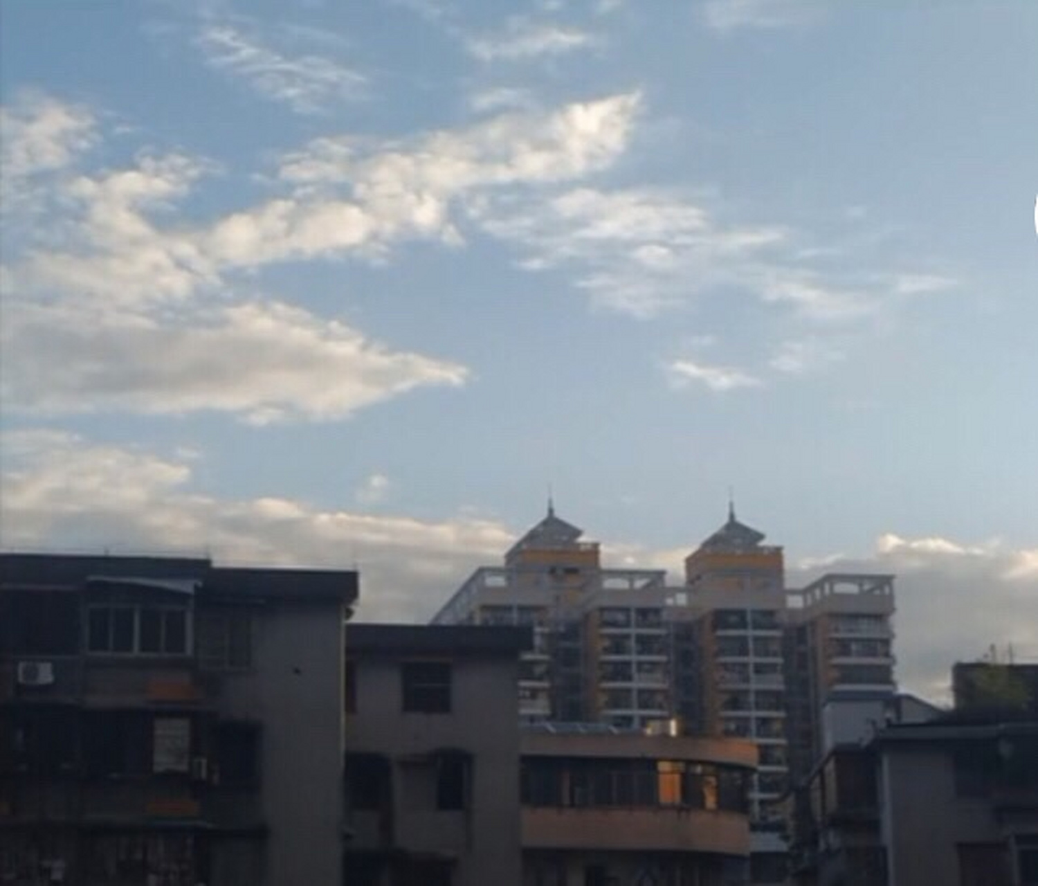 推文:《请听游戏的话》  "我家的小朋友聪明冷静,样样都好,指尖还是甜