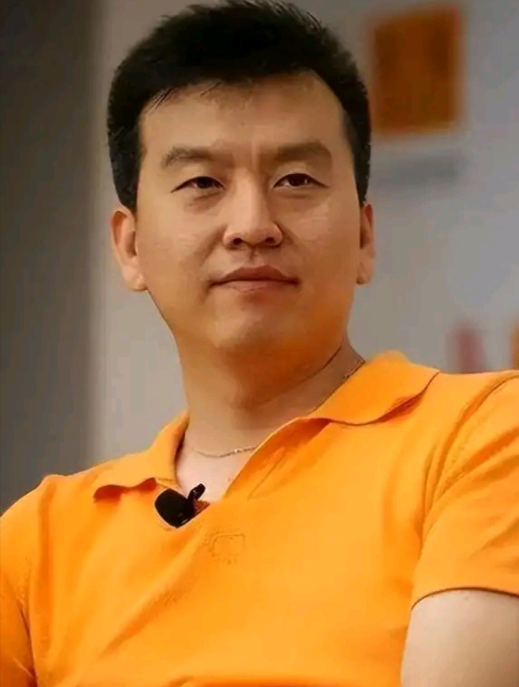 张泽群曾八次登春晚主持,与董卿是知名搭档