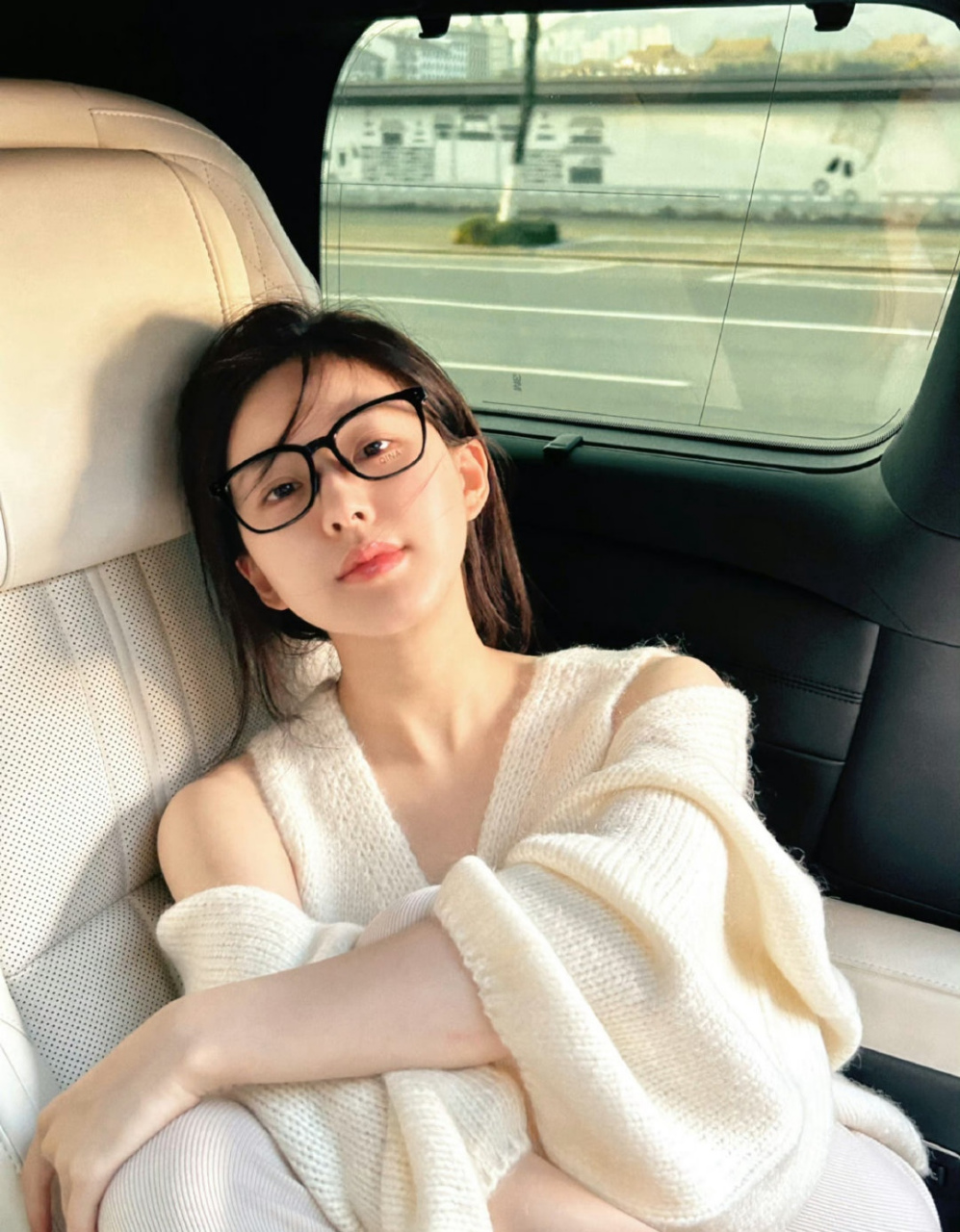 赵露思素颜近照惊艳网友:清新自然之美,无需浓妆也动人 在当今这个