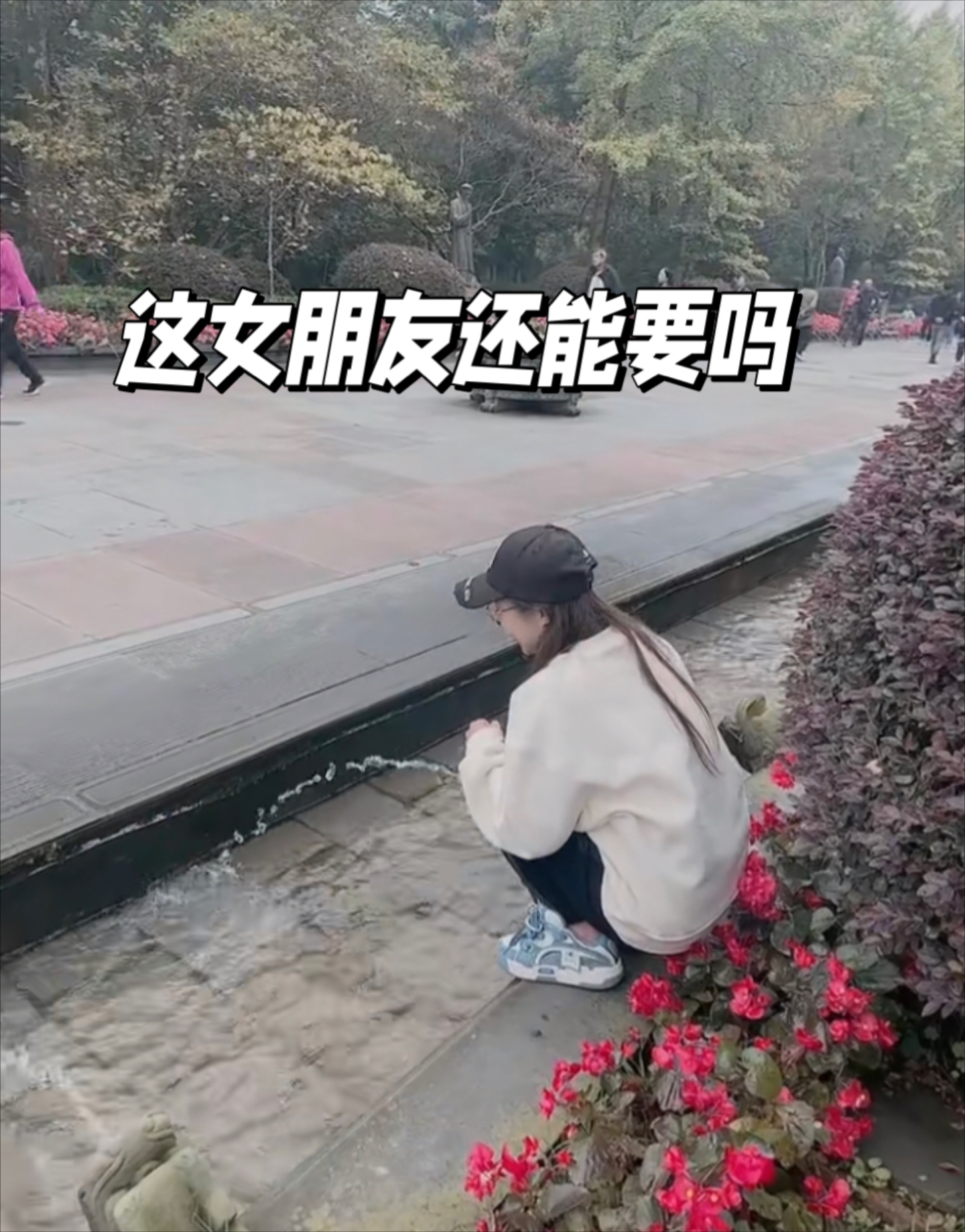 蹲厕所小小便一直尿女图片