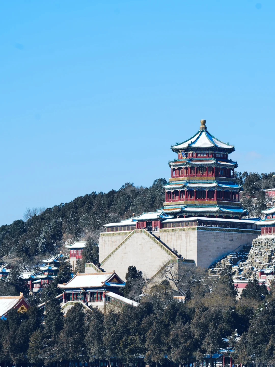 【冬游颐和园:寂静之美与寒风之斗】冬日的颐和园,是一幅静谧与活力