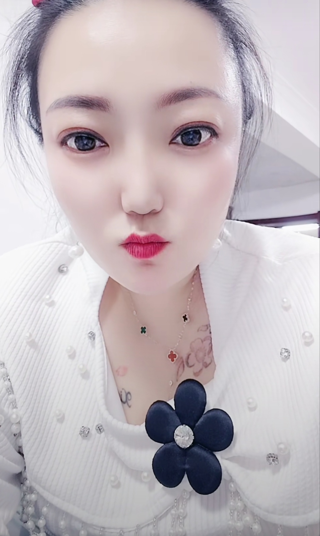 正宗美女,唇红齿白,眉清目秀,樱桃小嘴,非常迷人,以后谁能娶回家,每