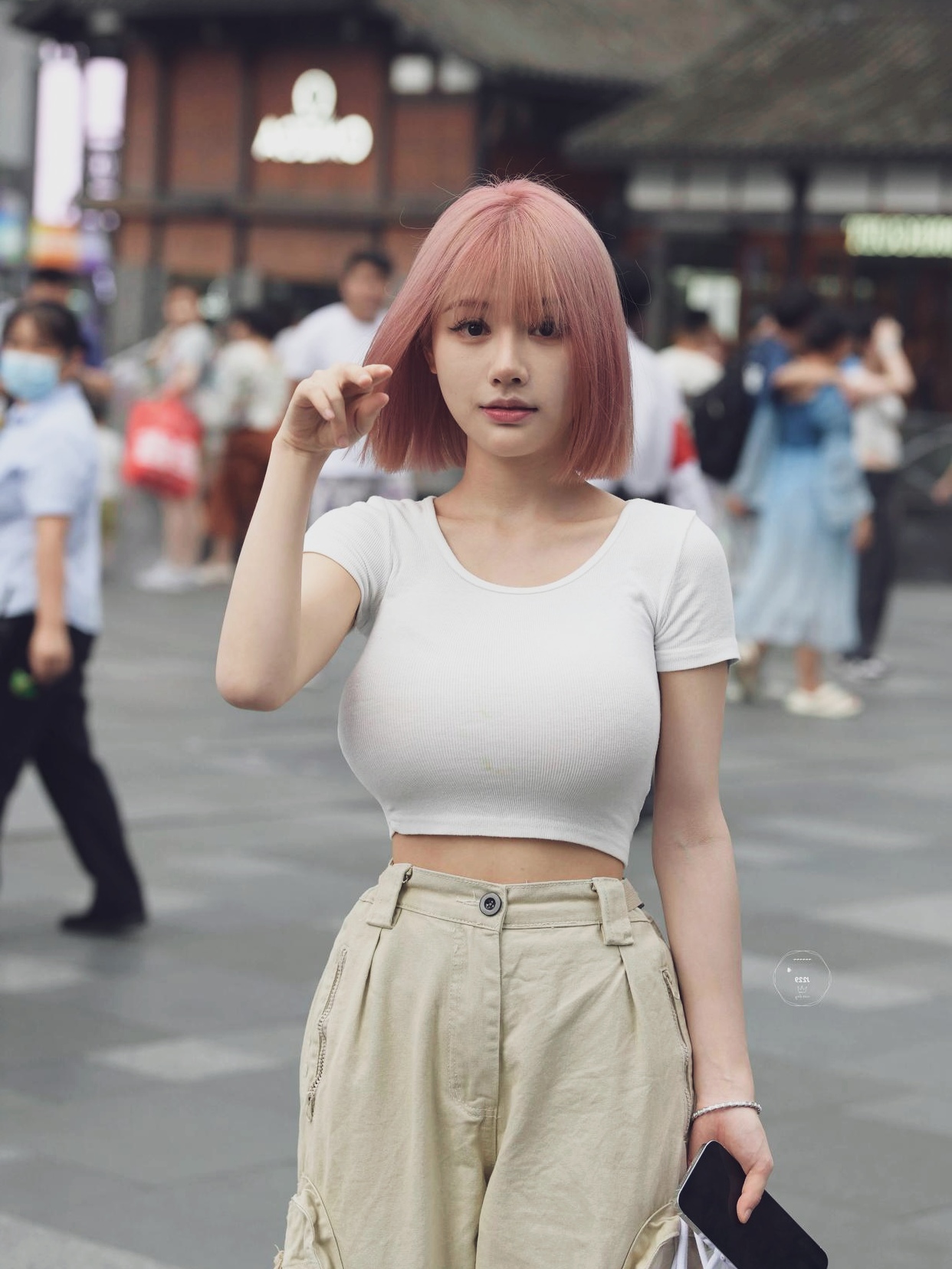 成都太古里偶遇仙女小姐姐,真的好漂亮,樱桃小嘴大眼睛,纯洁丽质,貌美