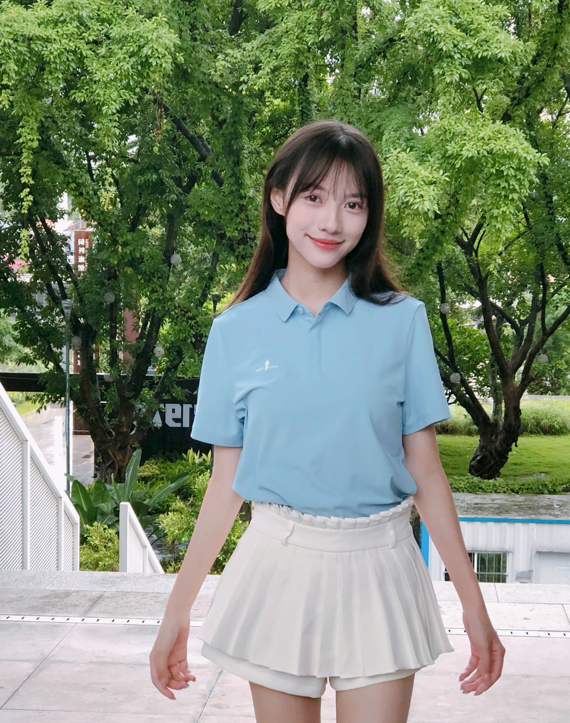 学姐果然漂亮,清新脱俗,仙气飘飘,冰清玉洁,樱桃小嘴,实在迷人,日后