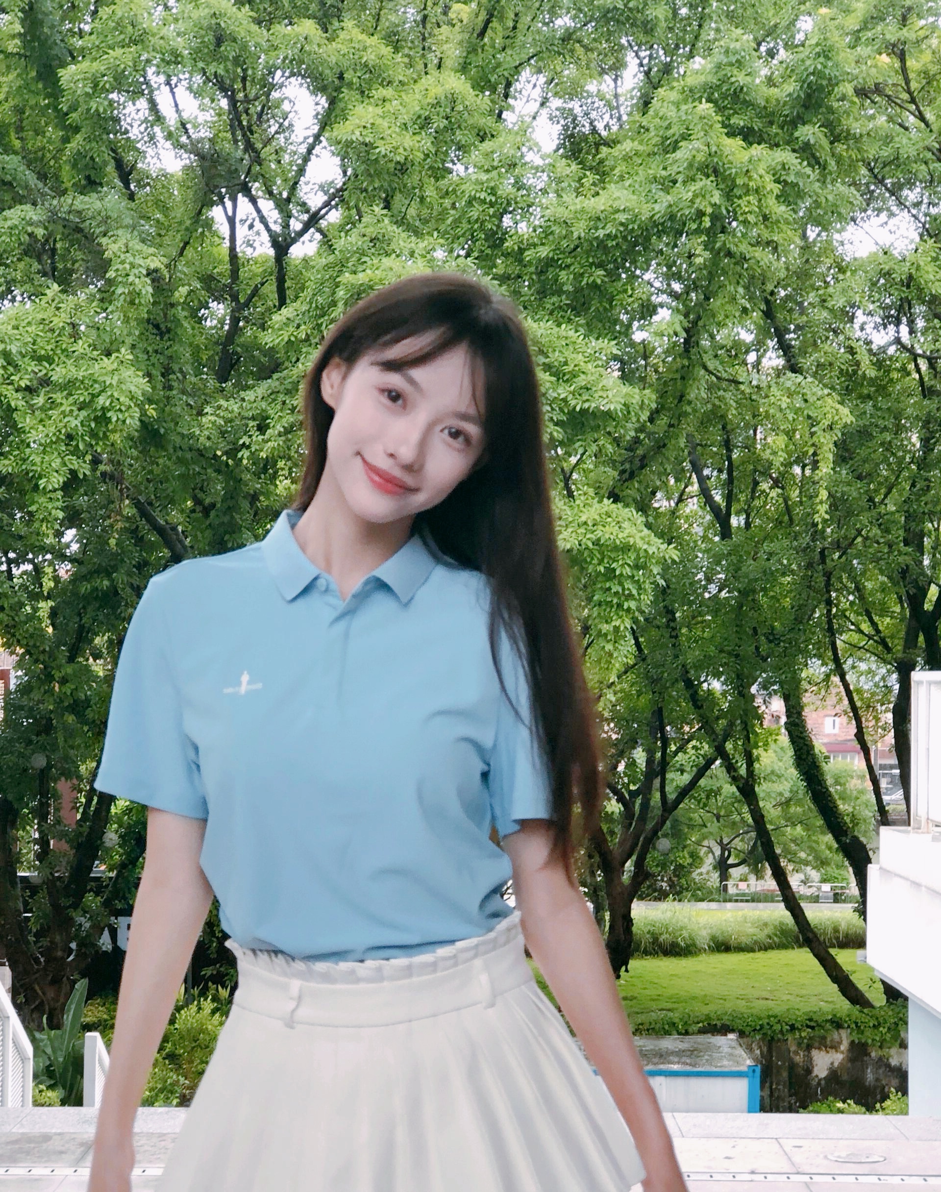 学姐果然漂亮,清新脱俗,仙气飘飘,冰清玉洁,樱桃小嘴,实在迷人,日后