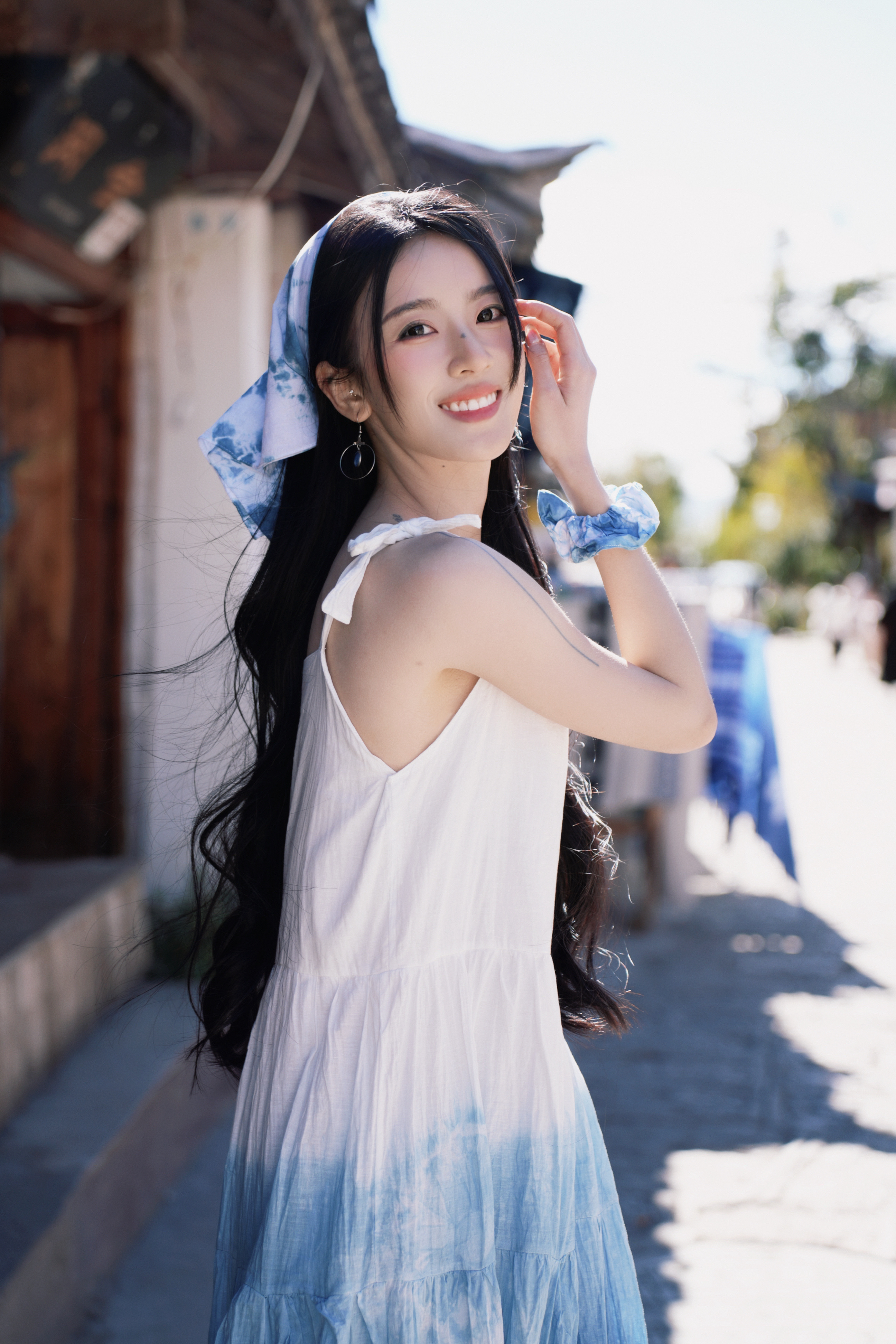 这才是仙女姐姐,冰清玉洁,含苞待放,迷人的脸蛋,让人无法自拔啊.