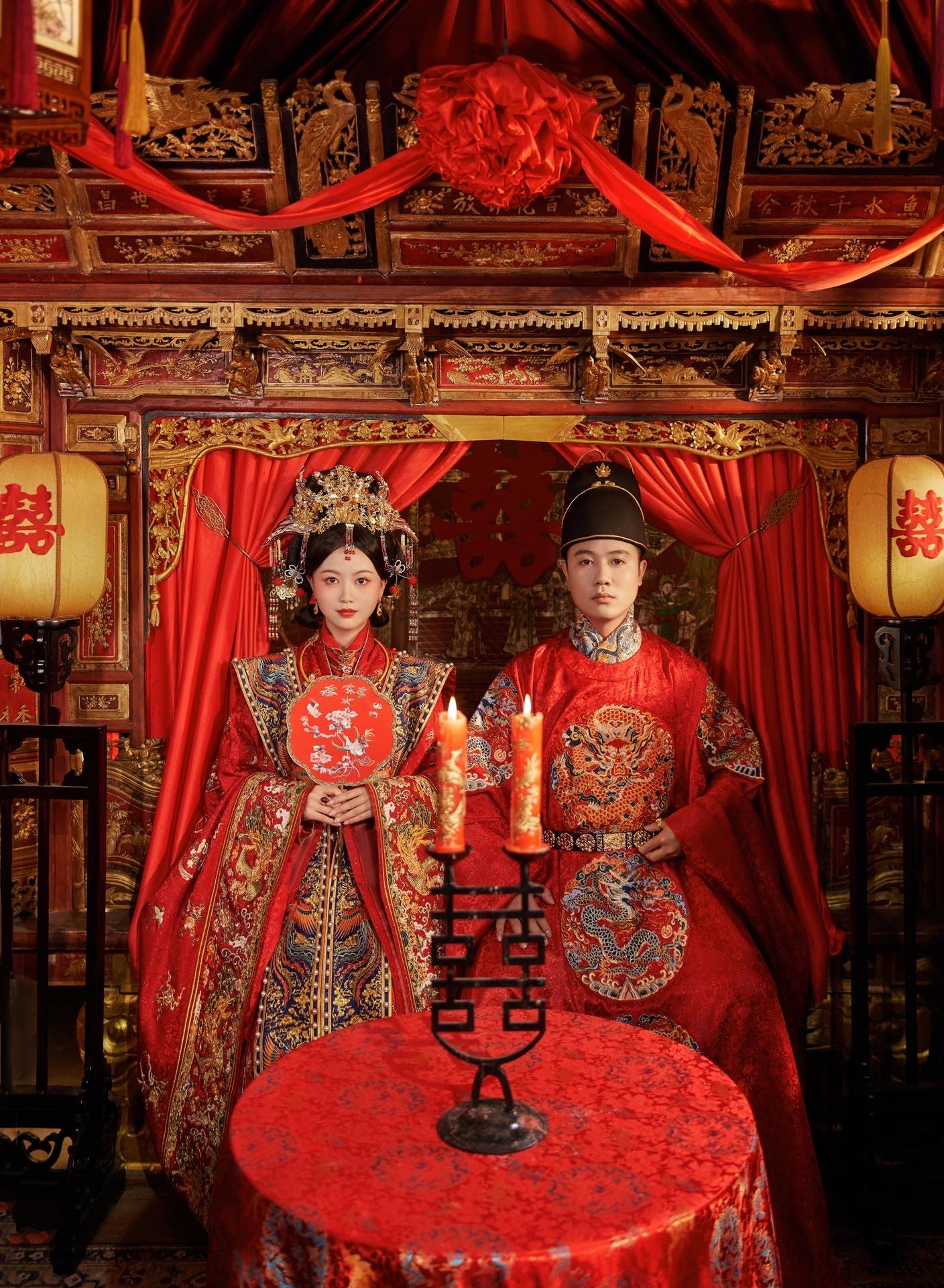 携手揽腕入罗帐 含羞带笑把灯吹