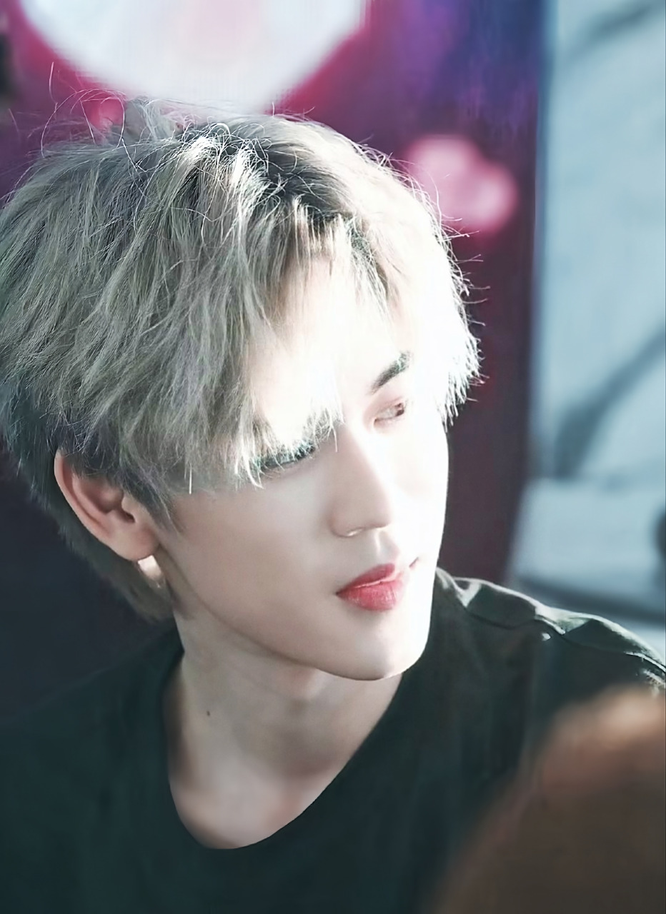 方伟奇prem warut ig&推特:prem_space 一位可爱努力,性格内敛体贴的