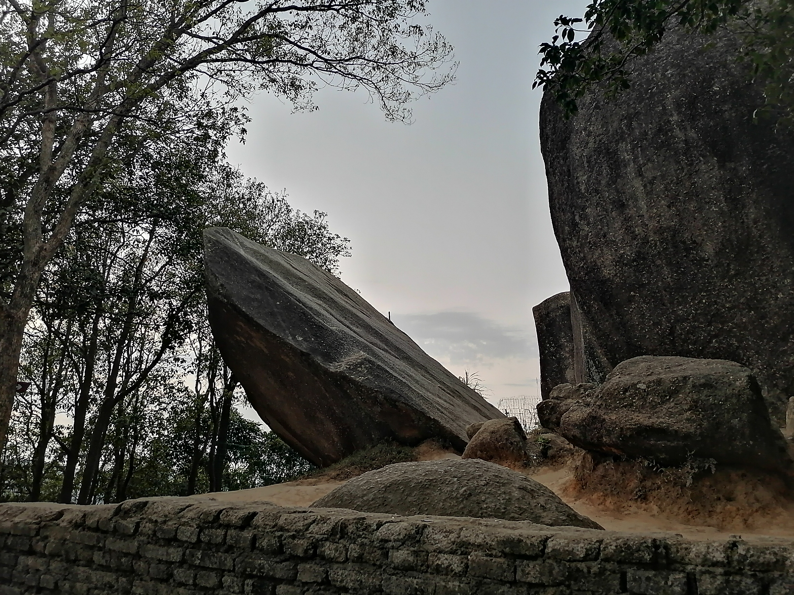 卓资山石头图片