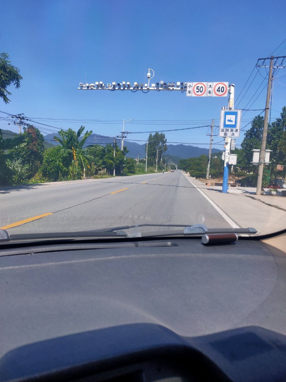 【还有见过这么多摄像头的吗】 老蔡早上经过厦门同安莲花镇的时候,在