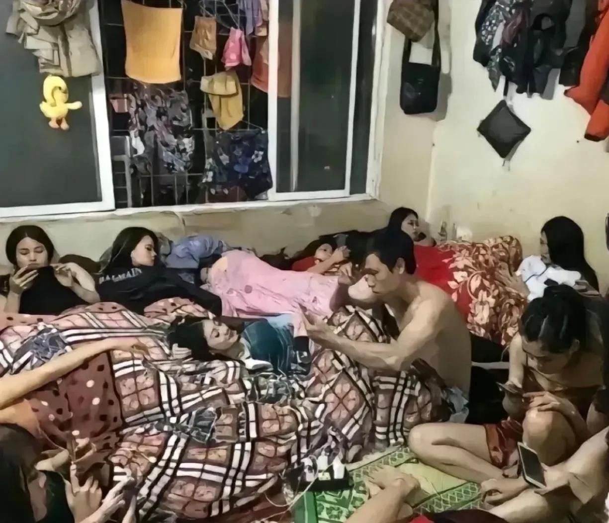 男女混住?这是传销窝点吧?