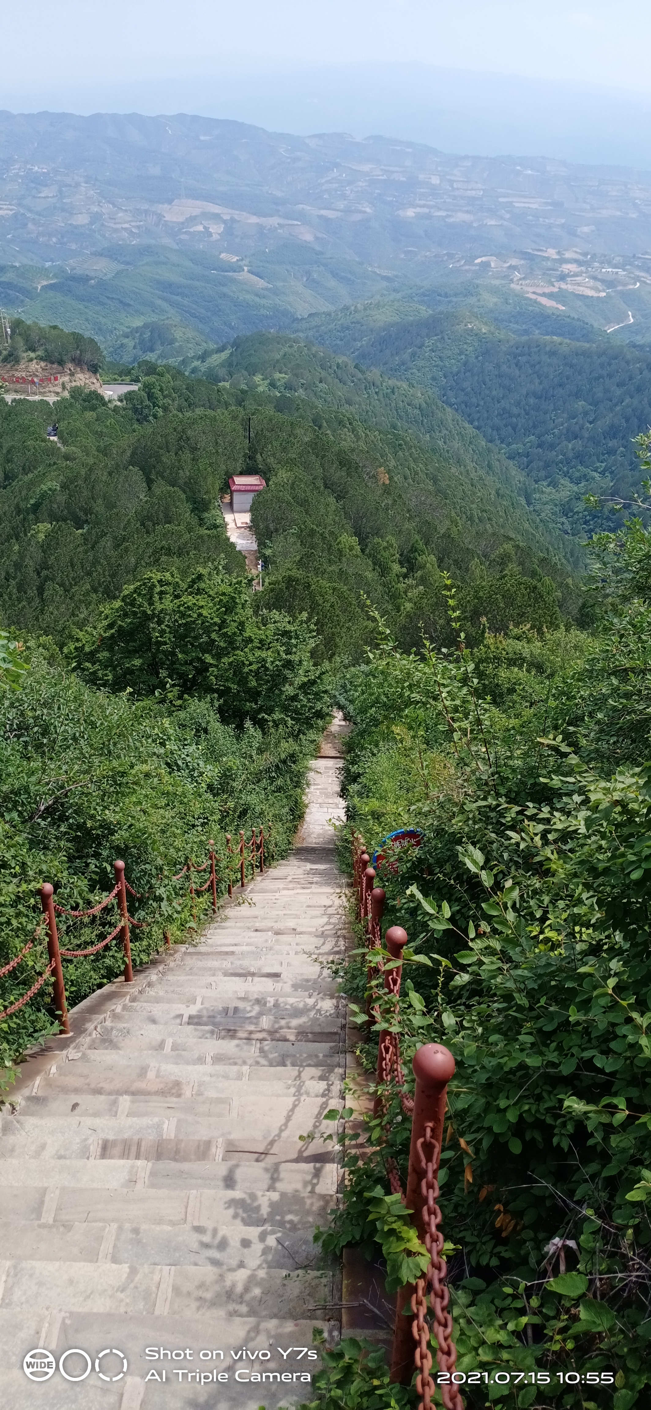 从几个不同的角度看看宜川县蟒头岭国家森林公园景区的样子!
