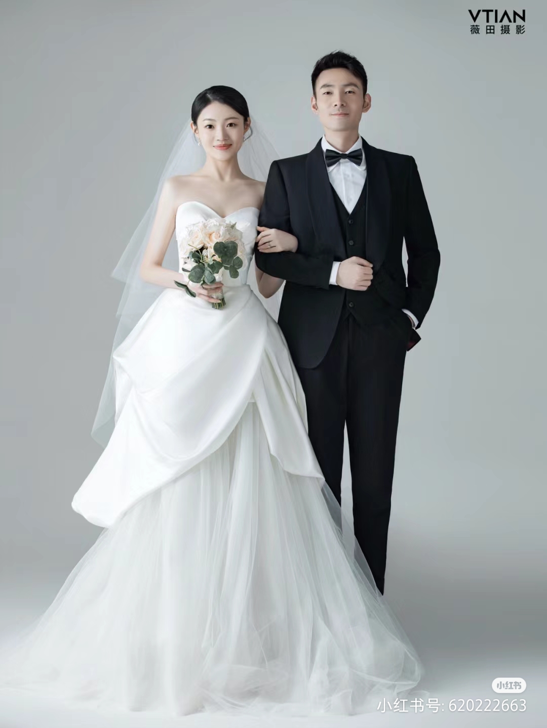 7815穿上婚纱,赴一场浪漫之约7815  9607 男人穿着黑色