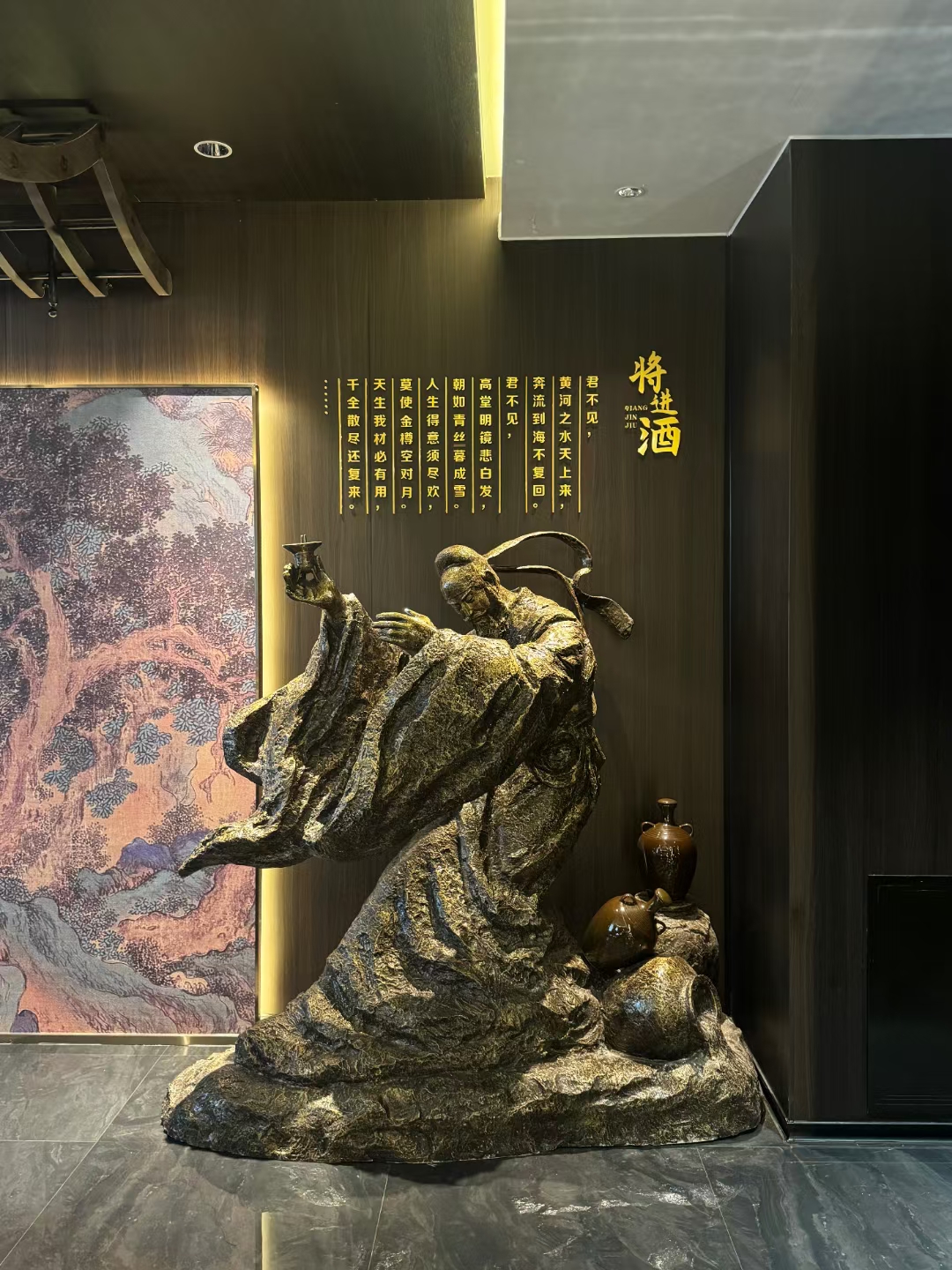 玻璃钢酒文化雕塑厂家,制作酿酒文化主题雕塑,酒文化仿铜雕塑定格李白