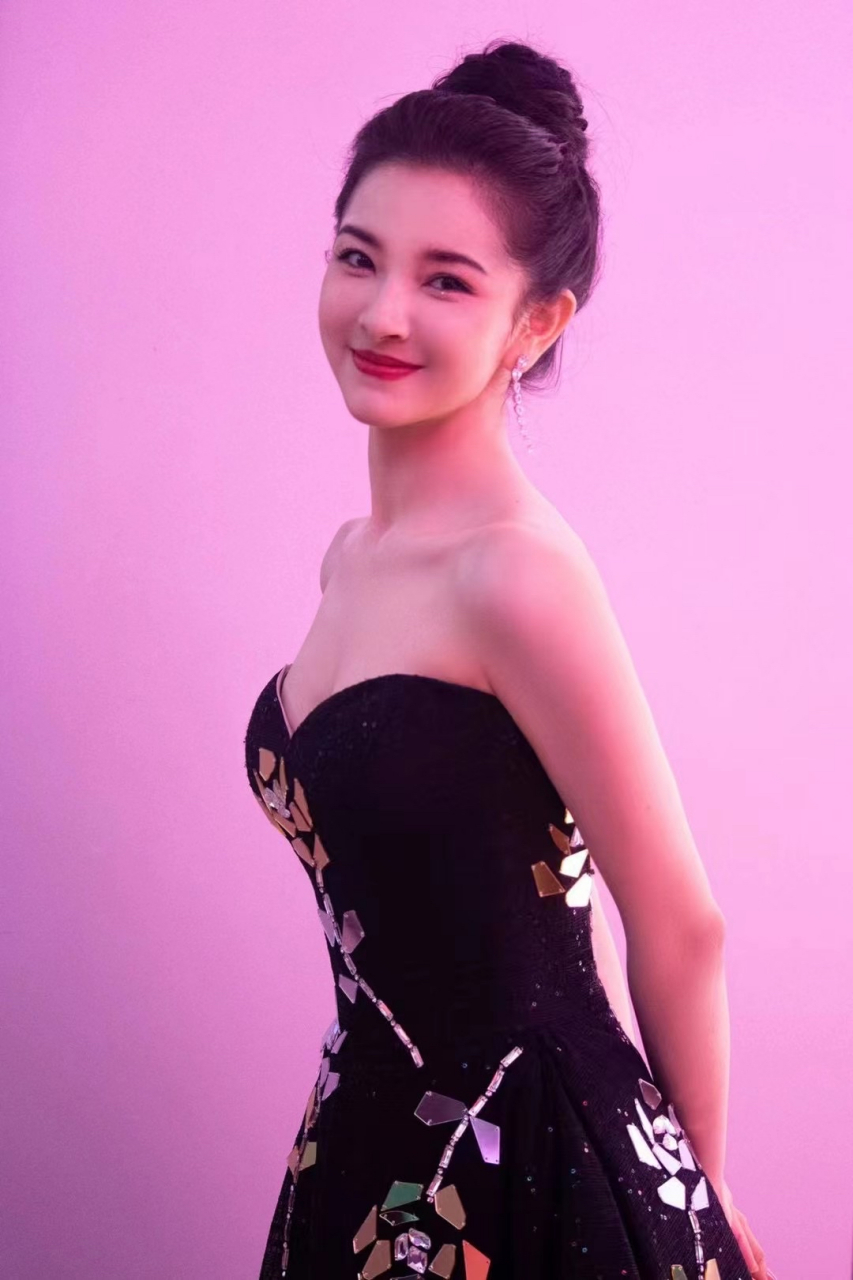 9015张雪菡 9015 95人间颜色如尘土  回眸一笑百媚生95