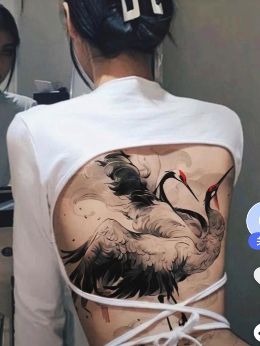 这姑娘的后背纹的身太有个性了,也是我看过纹身最好看的,这个纹身师傅