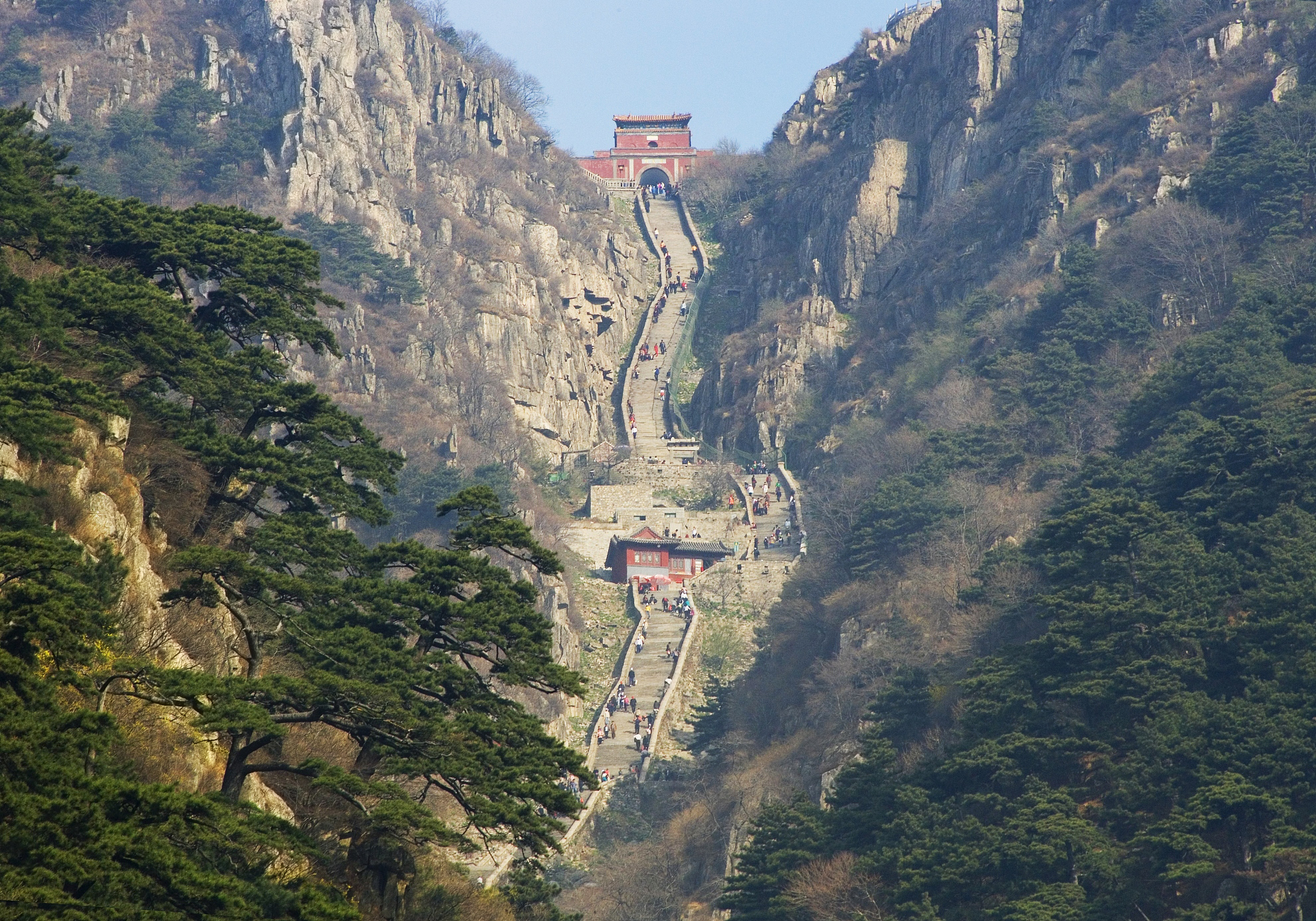 登顶泰山,览遍壮丽风景,品味千年石刻,心情无比欢畅!