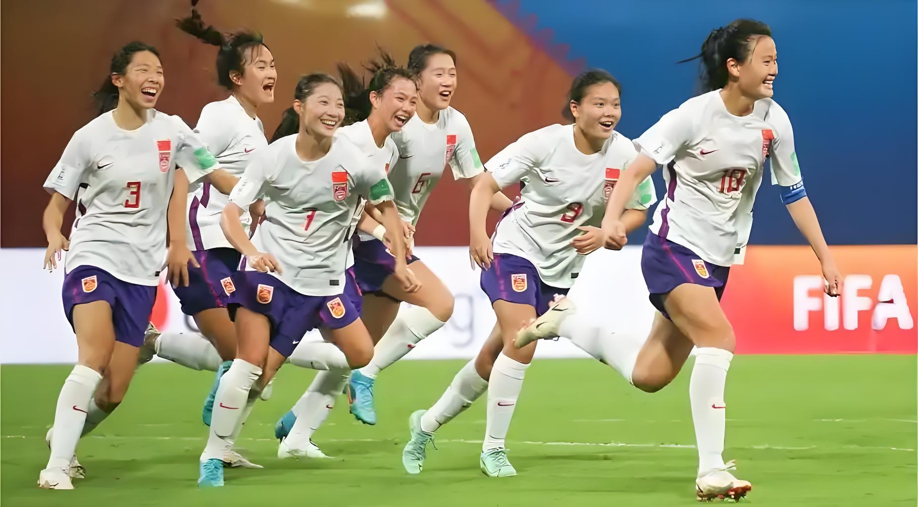 关于国际女足赛事火爆上演，团队默契配合连战连胜的信息