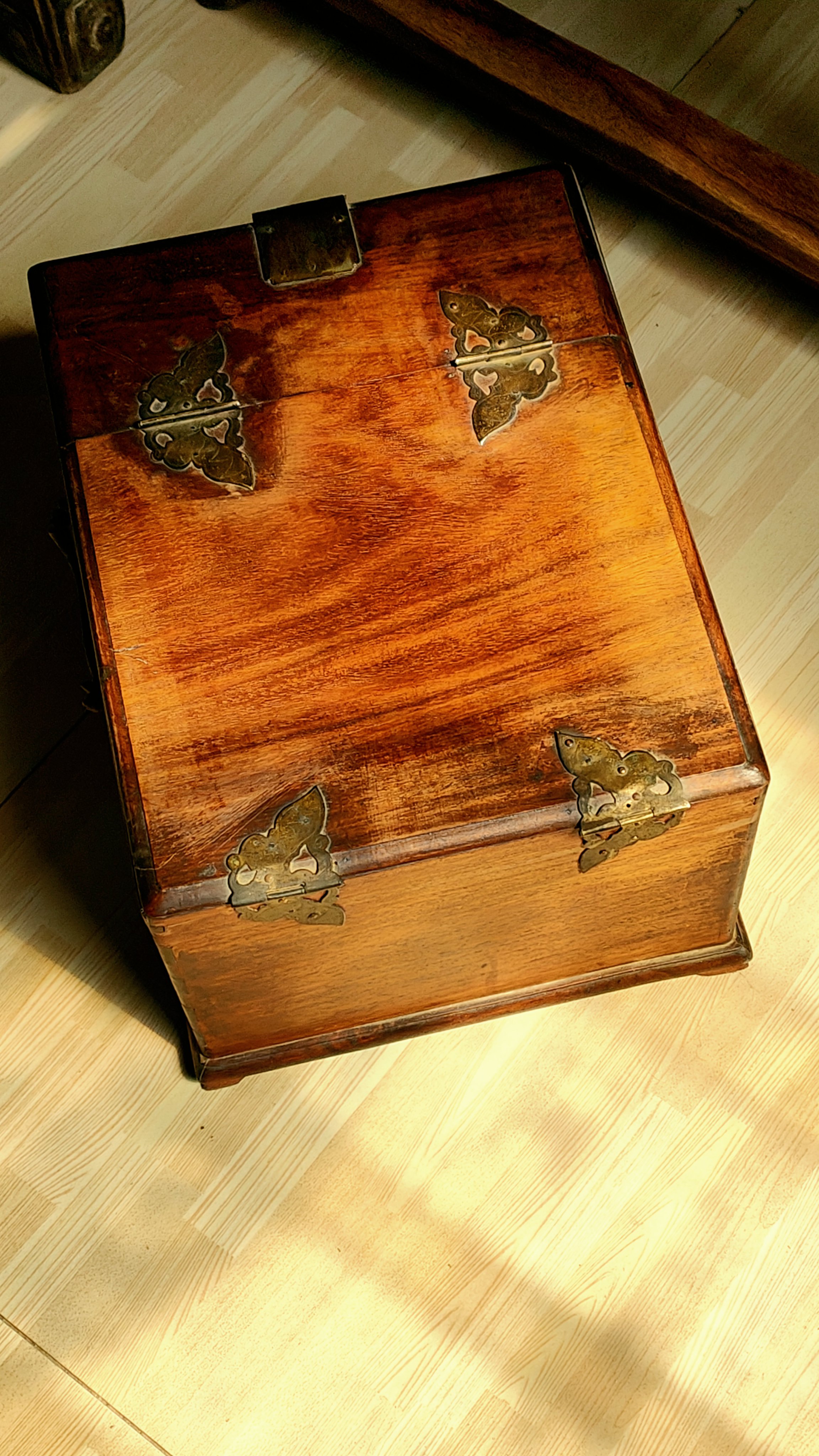 307号,清代老黄花梨(梳妆盒)原装,品相不错,完整无缺,尺寸30-23-17