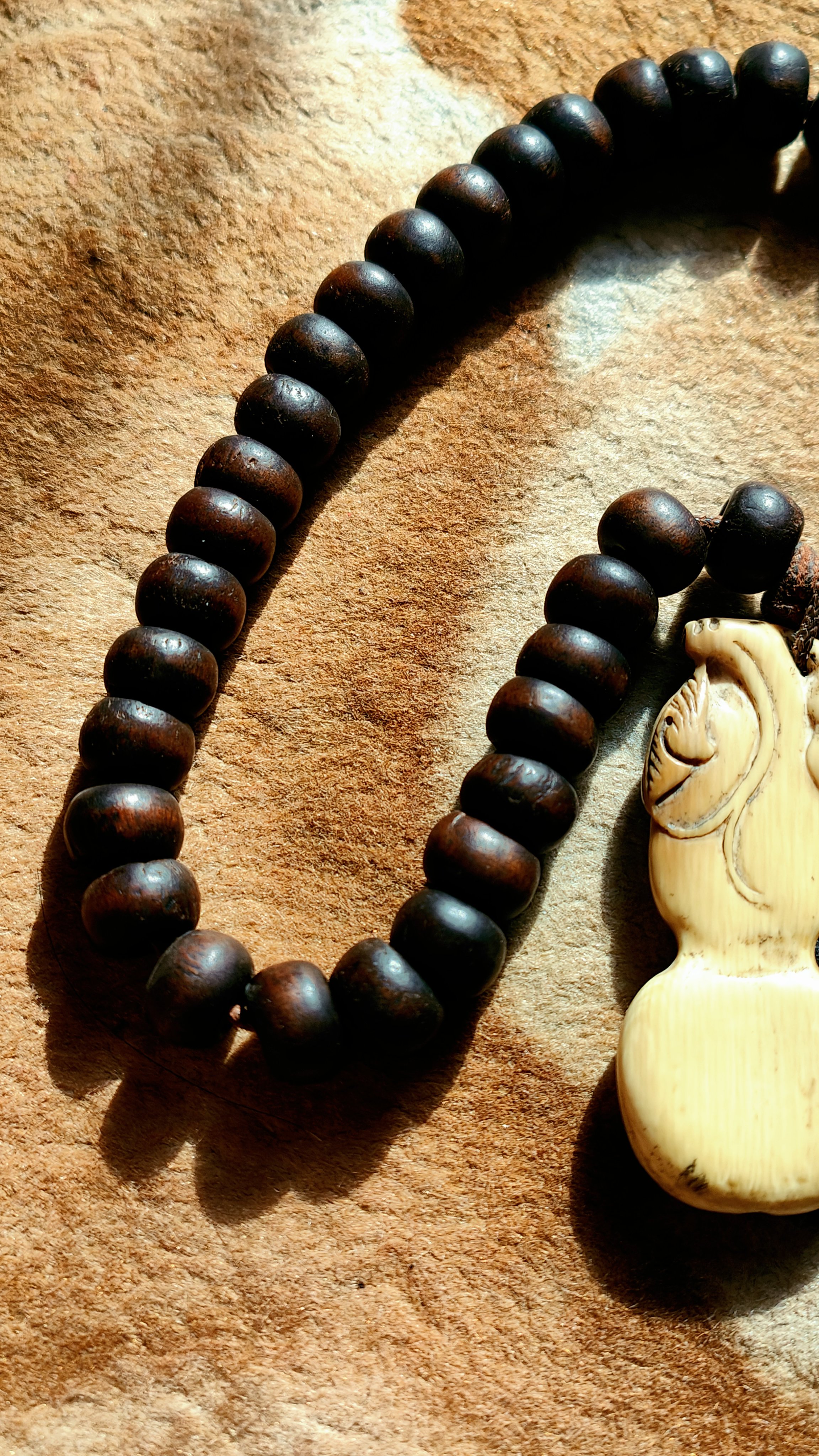 清代老(沉香)佛珠一串,54颗,长48公分,重46.2克,十分罕见