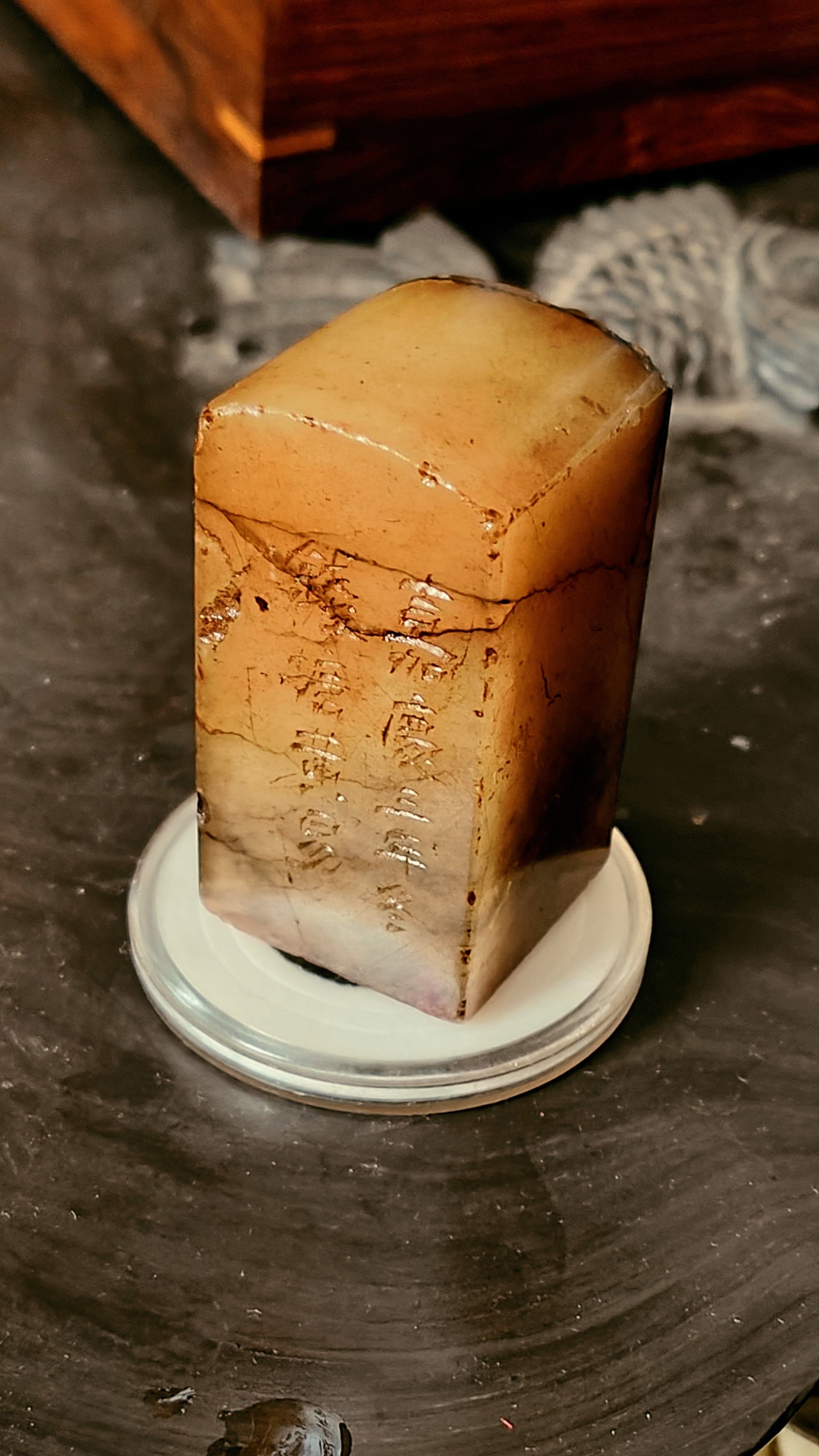 清代老寿山石田黄印章【黄易】款,尺寸5.9-3厘米重139.5克,包老保真