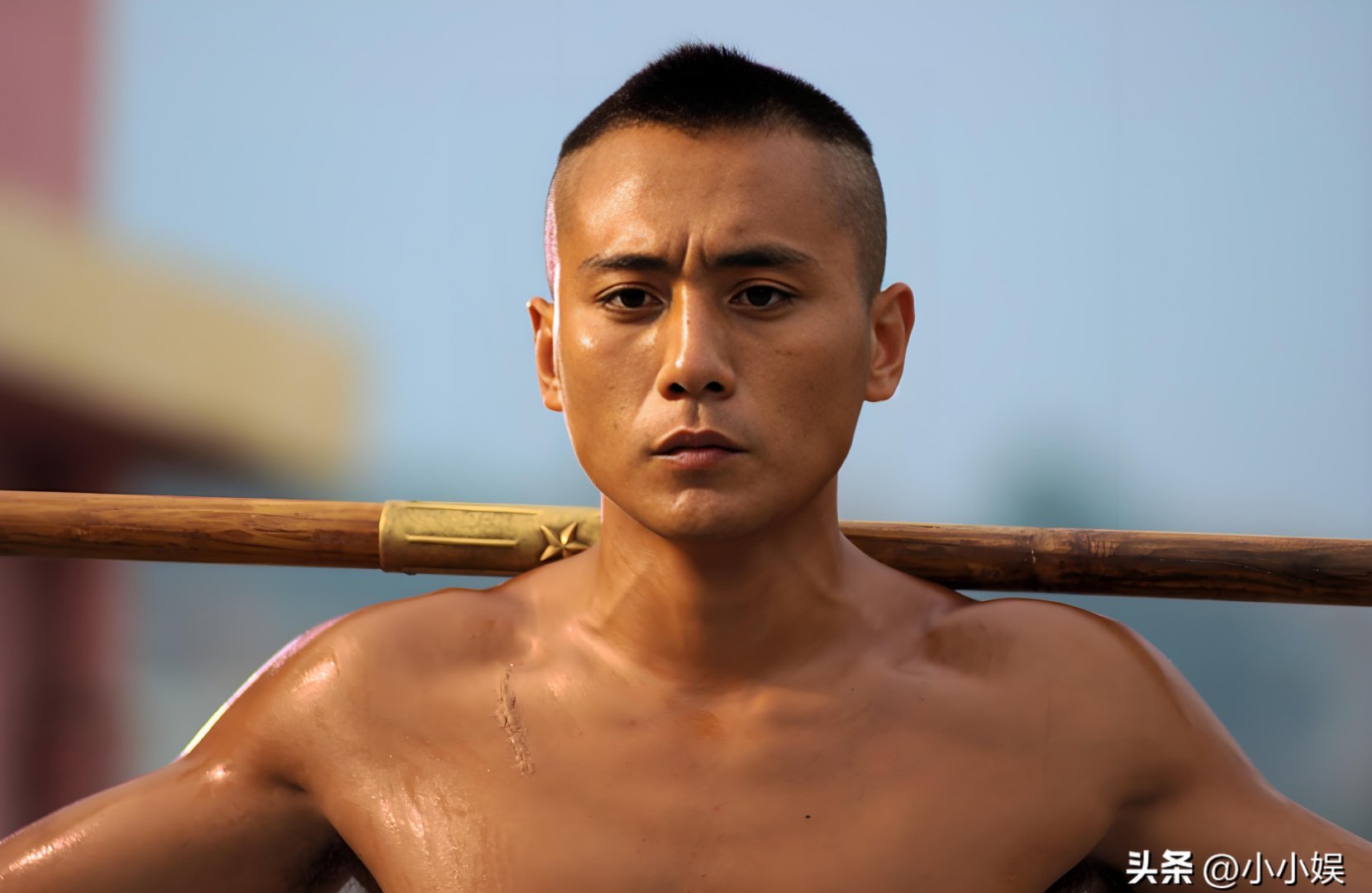 2025年4月23日,影帝刘烨久违现身上海车展,替某汽车品牌代言