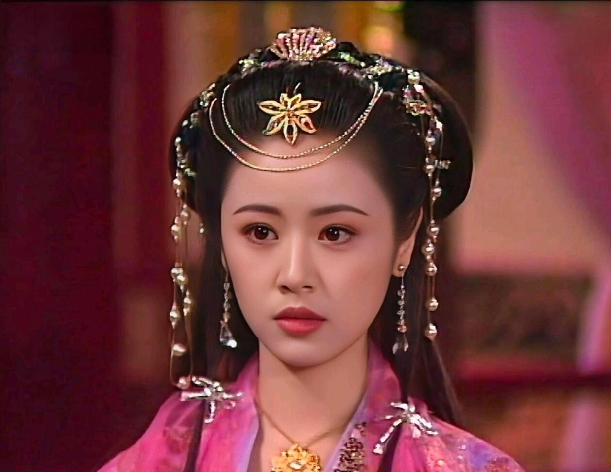 以前的妆造真的很有独特的审美.林心如演紫薇之前的这个角色也好水灵