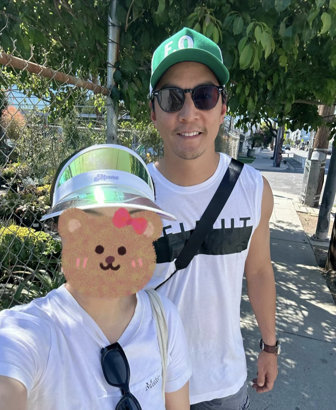 夏日生活打卡#吴彦祖在sawtelle被偶遇,他戴着绿色帽子和墨镜,很似