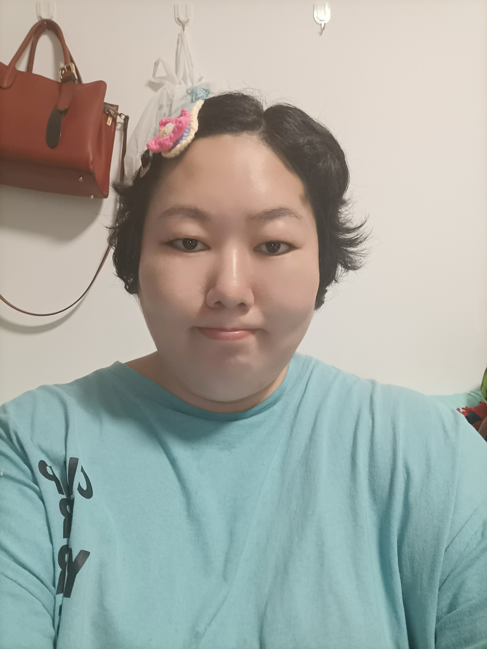 今天大方的介绍一下我自己!我叫李明琴!照片中的人!就是我自己!哈哈!