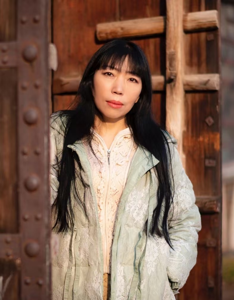 中国文化管理协会艺术家委员会会员. 中国当代女子画会会员.