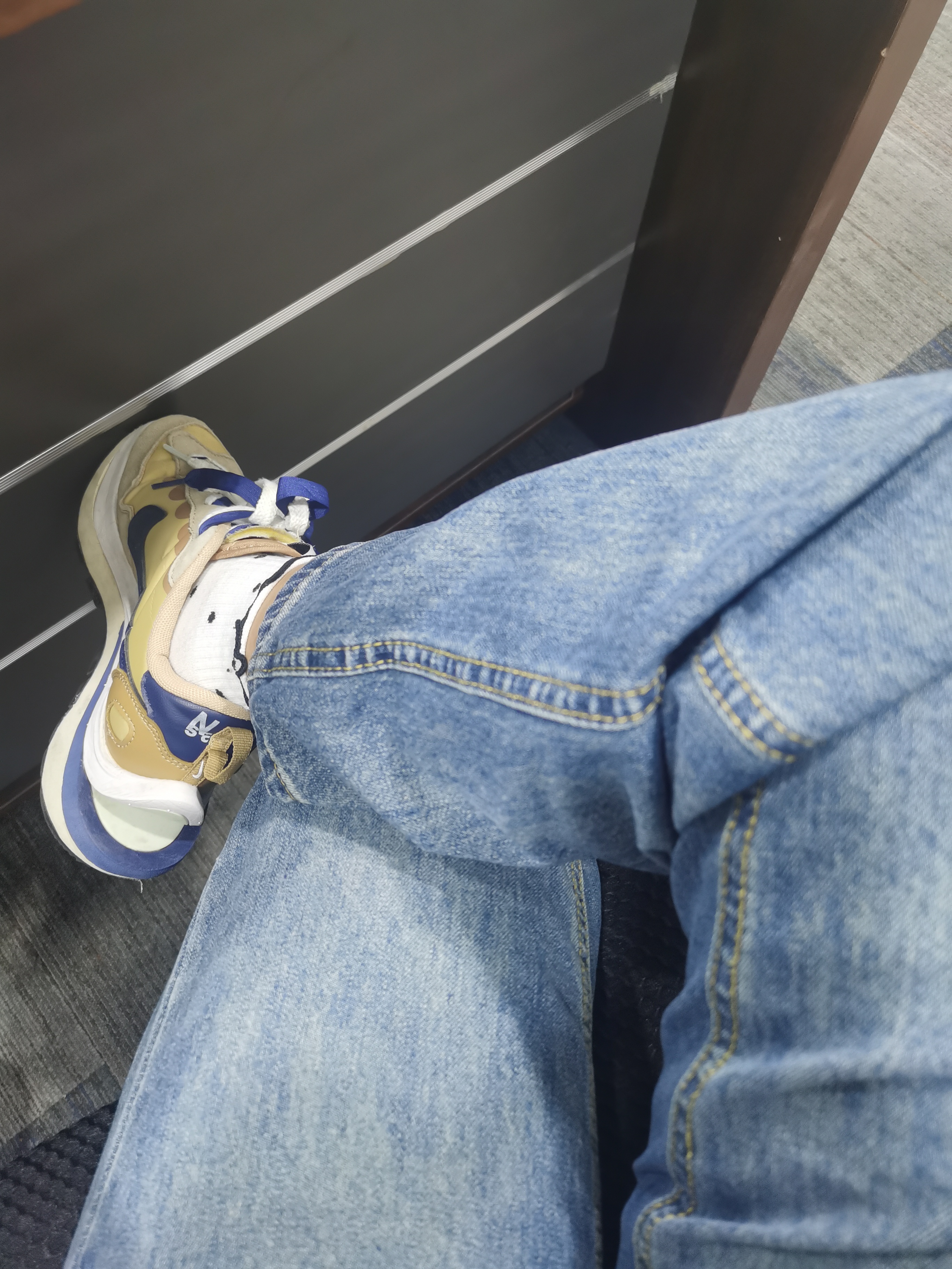 👟  哇喔!快来看看这双让人眼前一亮的耐克黄蓝运动鞋吧!