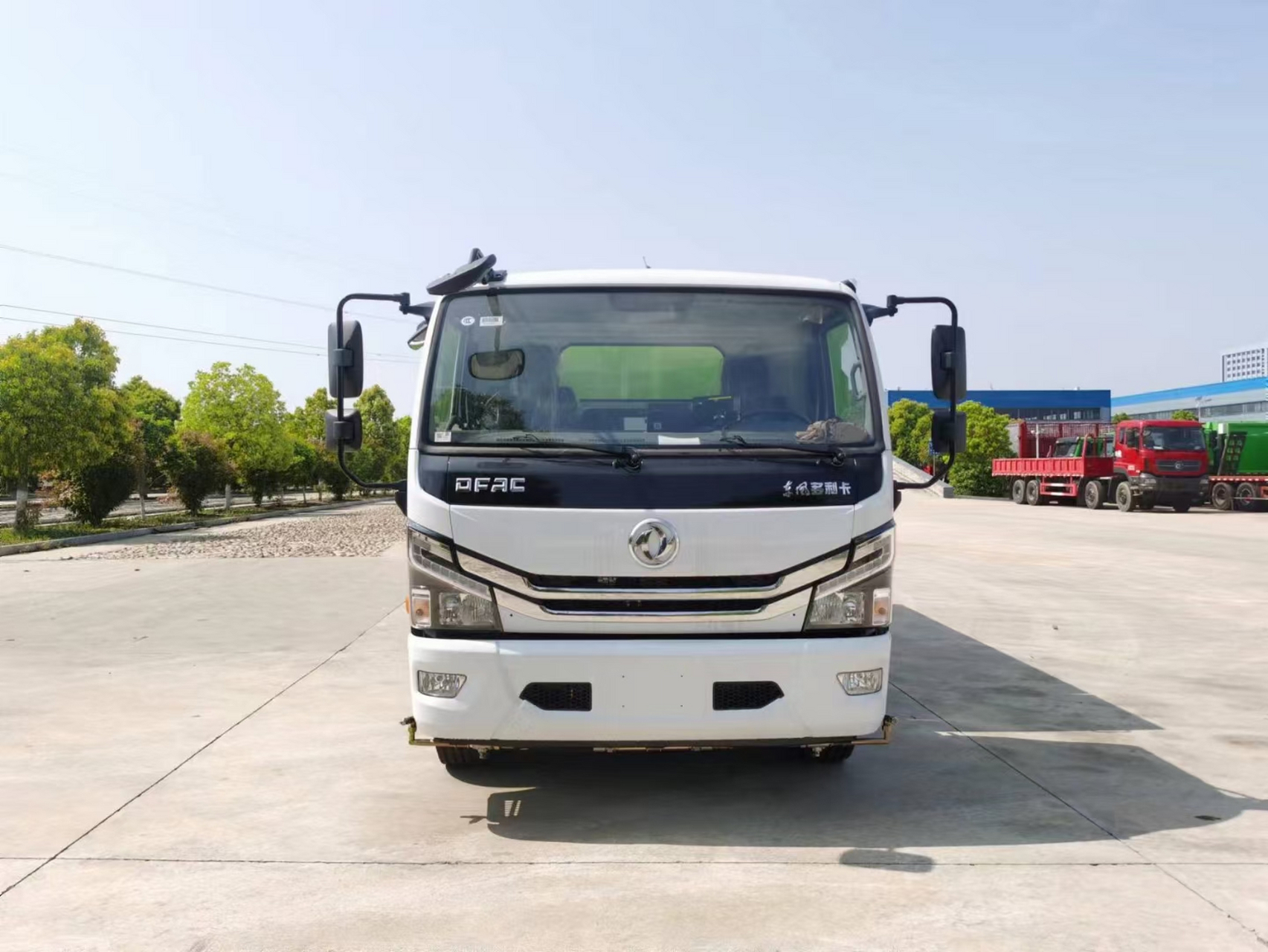 东风大多利卡3800轴距玉柴165  /  云内150马力9方洗扫车现车各一台!