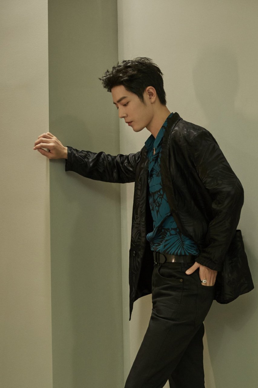 肖战 近日肖战登上了国外知名杂志《moviestar》,对肖战进行采访的女