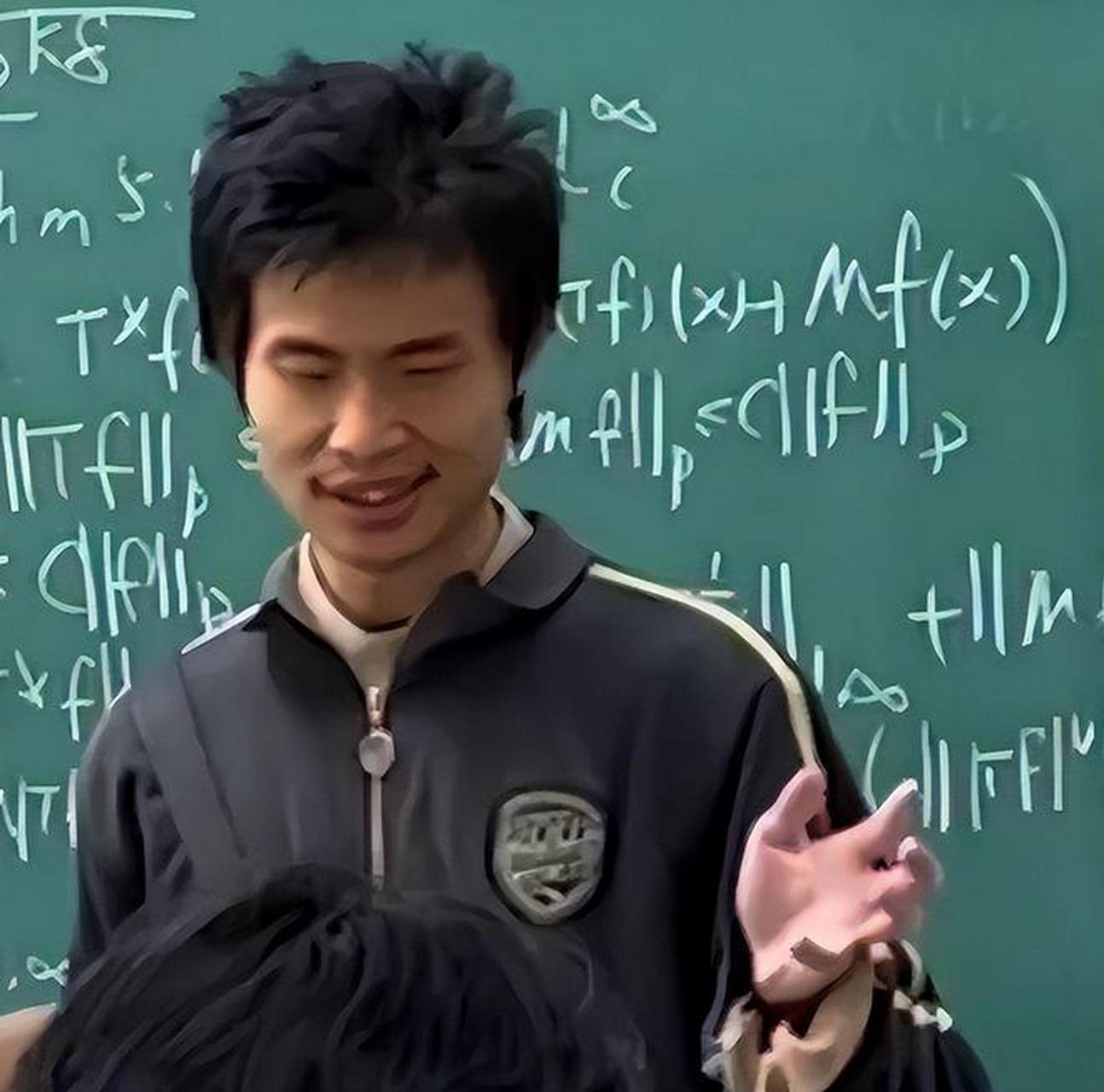 按中国人的传统认知里,91年的北大韦神(韦东奕)属于大龄青年,不修边幅