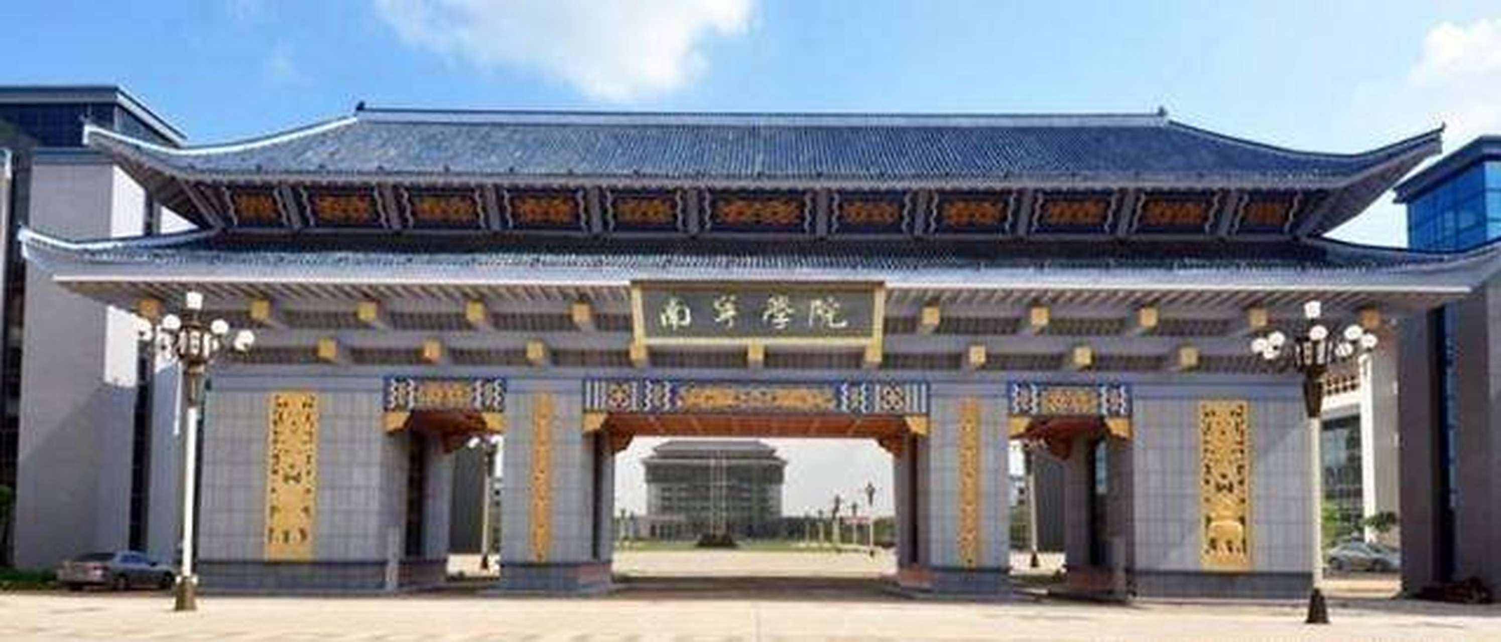 这是南宁邕江大学2012年前的老校区.