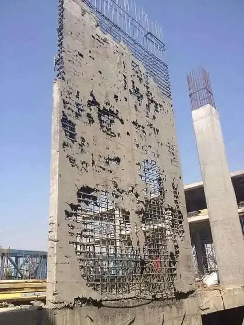 见识一下面子工程中的豆腐渣工程