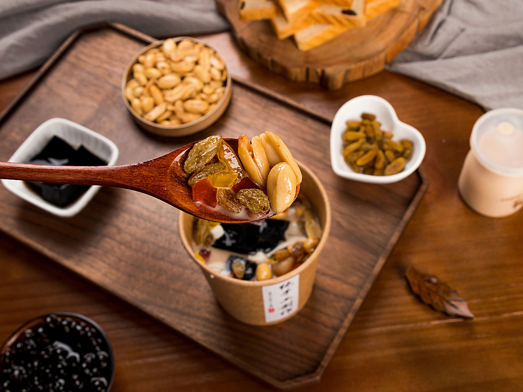 最近,关于中药奶茶的新闻让我眼前一亮,这种奶茶不仅能满足我们的味蕾