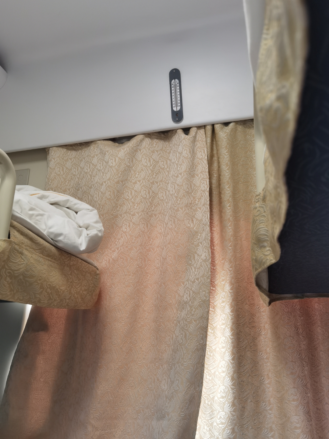 z49北京西—成都东软卧车厢内温度34,让旅客长时间处在这样的室内高温