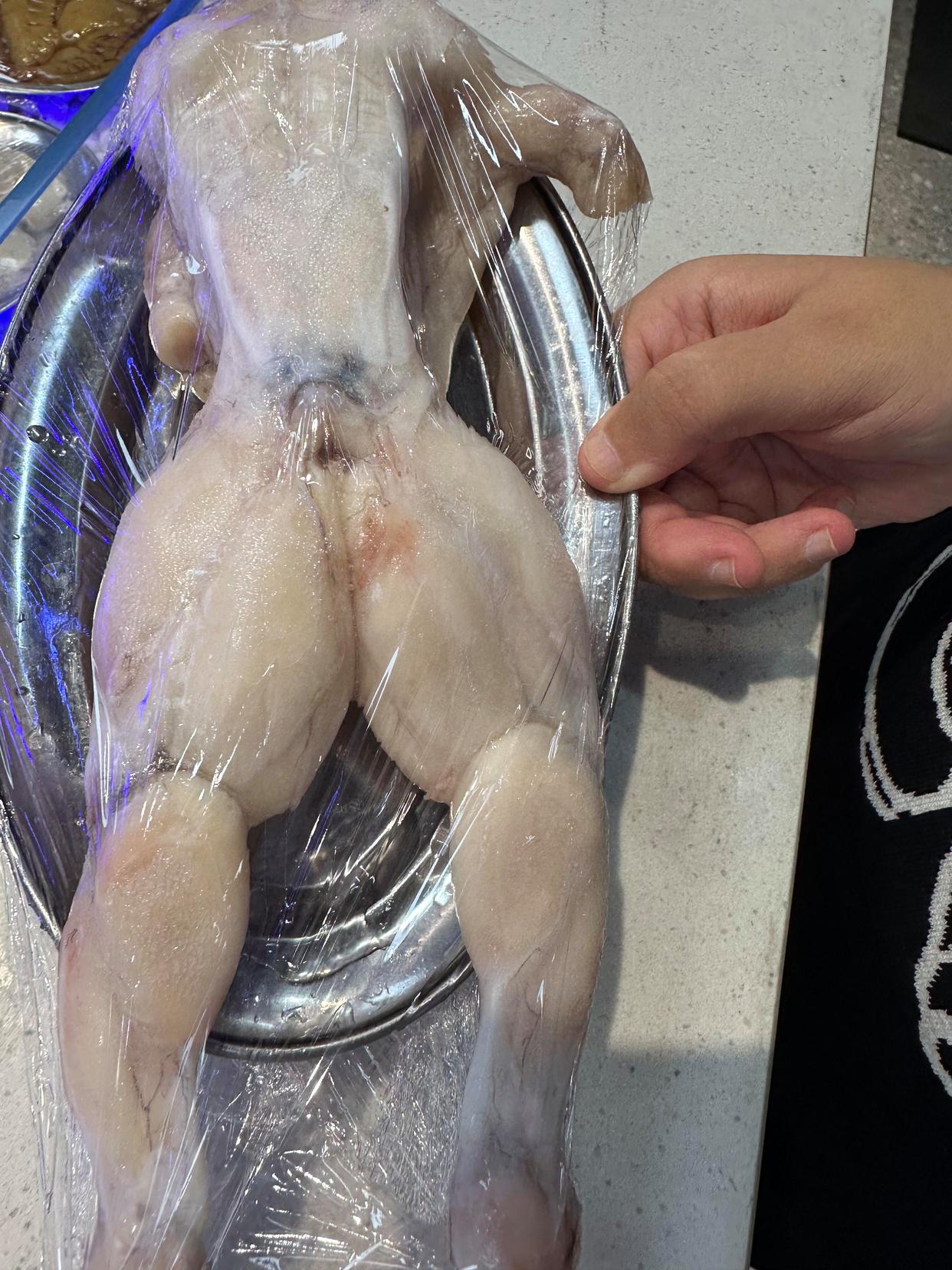 因为上个月的业绩已经超额完成了领导给的任务,领导