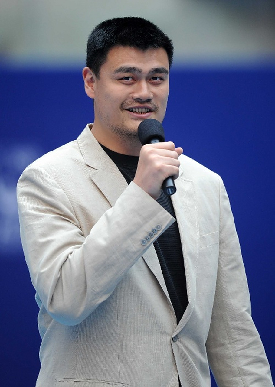 篮球# 篮坛巨星姚明再次肩负重任