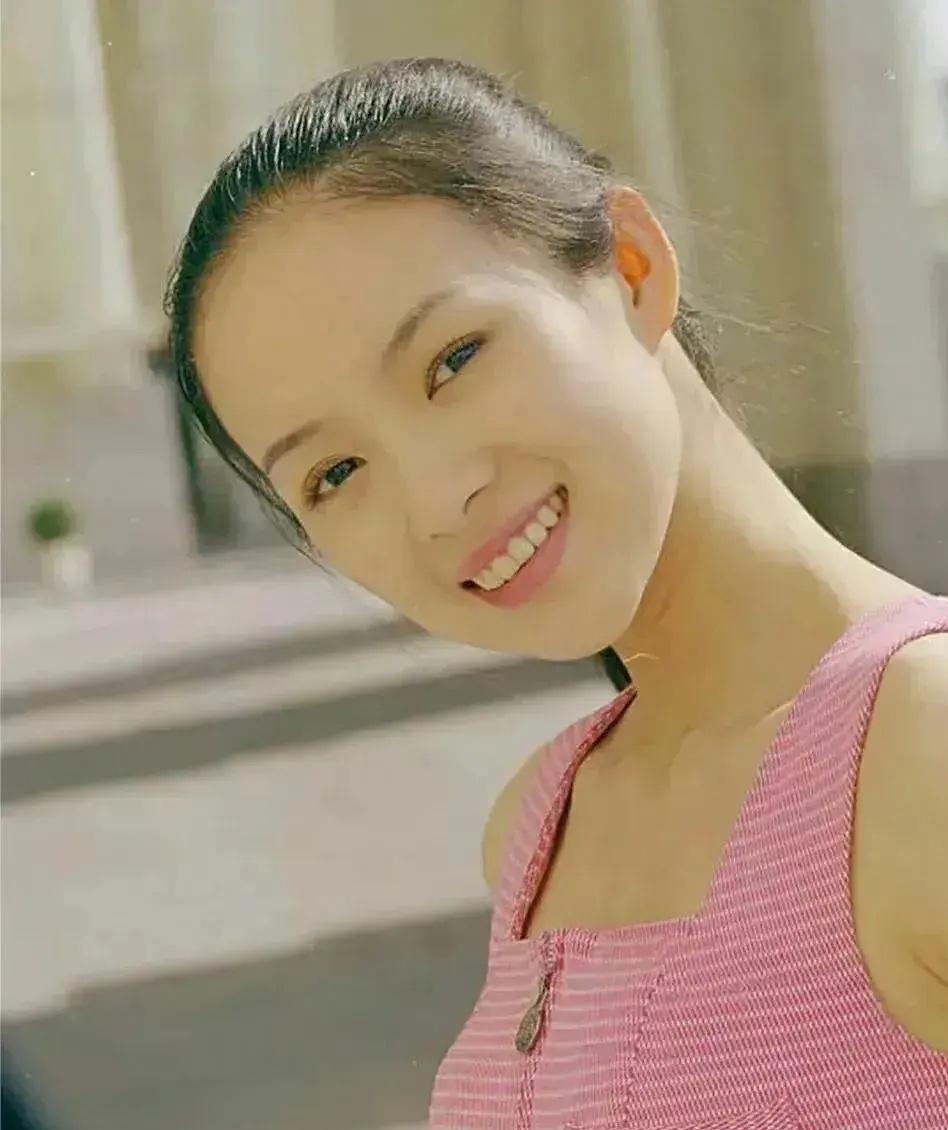 小时候的章子怡.真是从小美到大.从小时候就气质非凡.