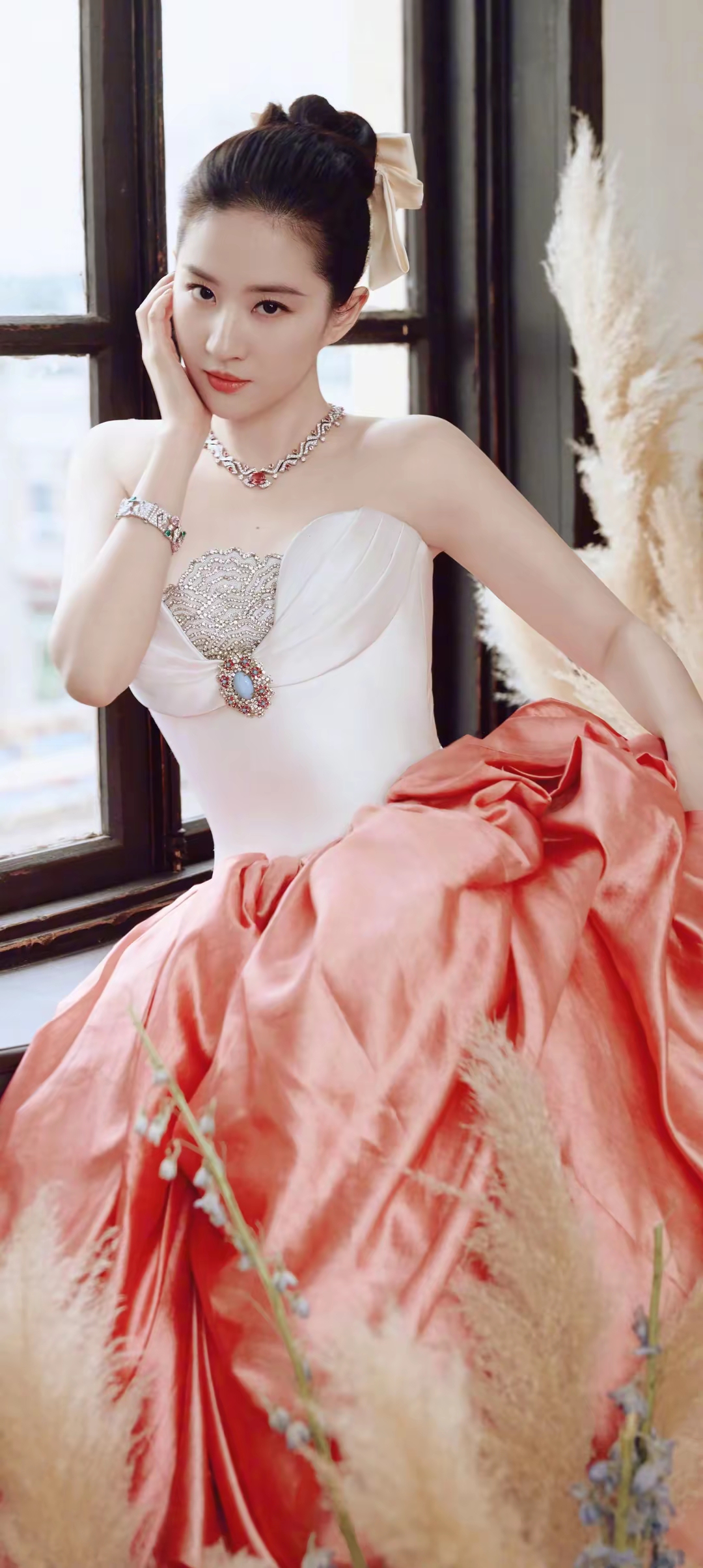 刘亦菲, 仙女姐姐美如画,一袭粉红裙惊艳力压群芳.