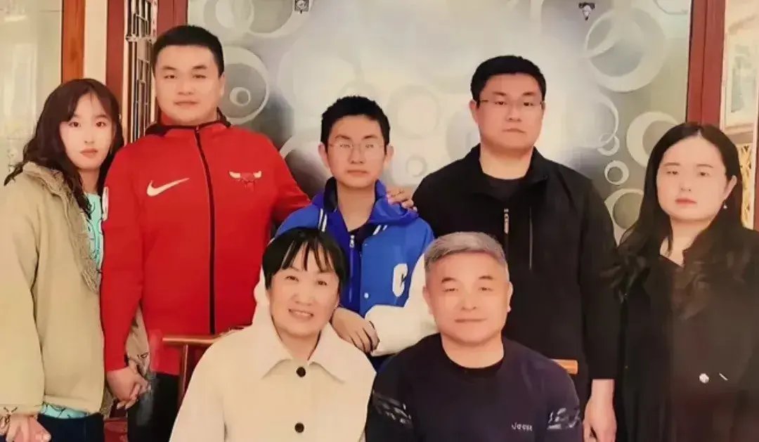 前几天开庭郭振妈妈痛哭流涕,不少人开始吐槽郭振不是真正的回归原生