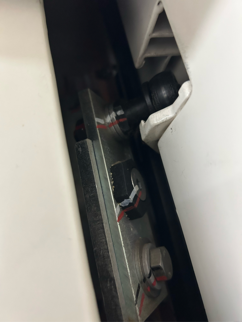 螺丝上用记号笔画一下什么意思?