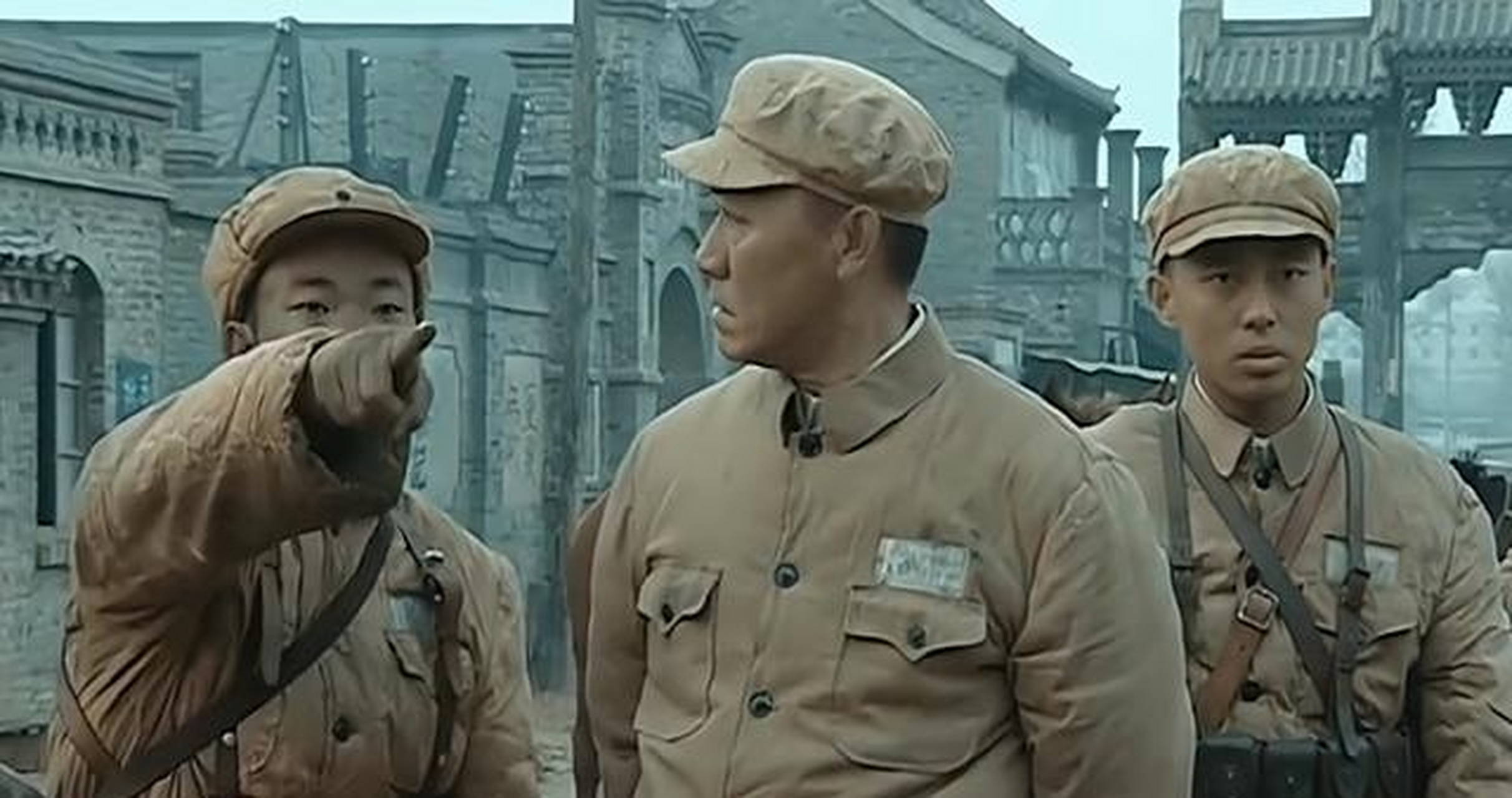 李栗师长见到这个情景也要为自己的手下撑面子,就问李云龙:你怎么要