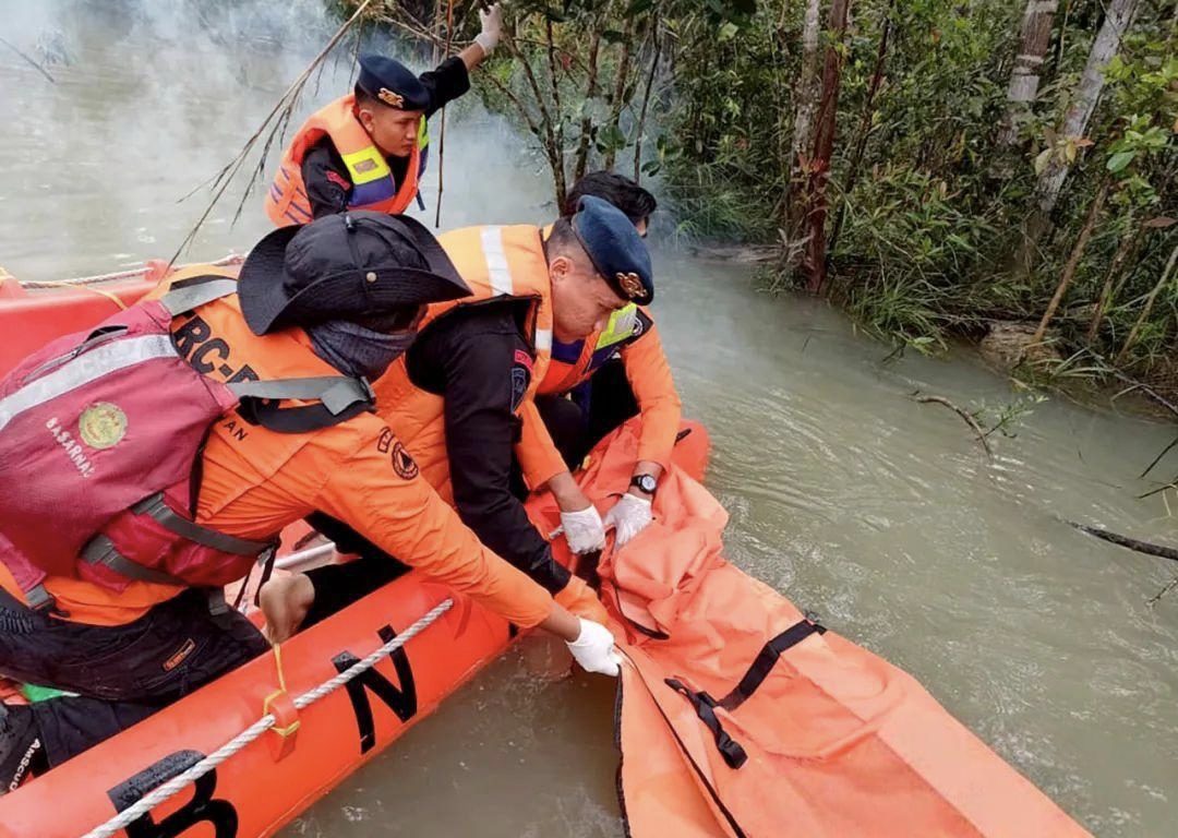 在云南的某个宁静小镇,一起离奇事件打破了往日的平和