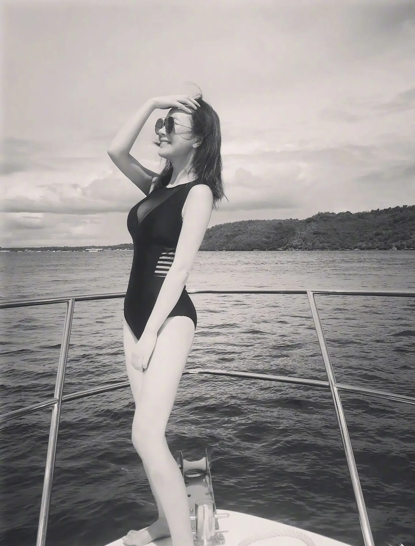 没想到张檬身材这么火辣的,这泳装照就是"热辣炸弹",女人见了都要多看