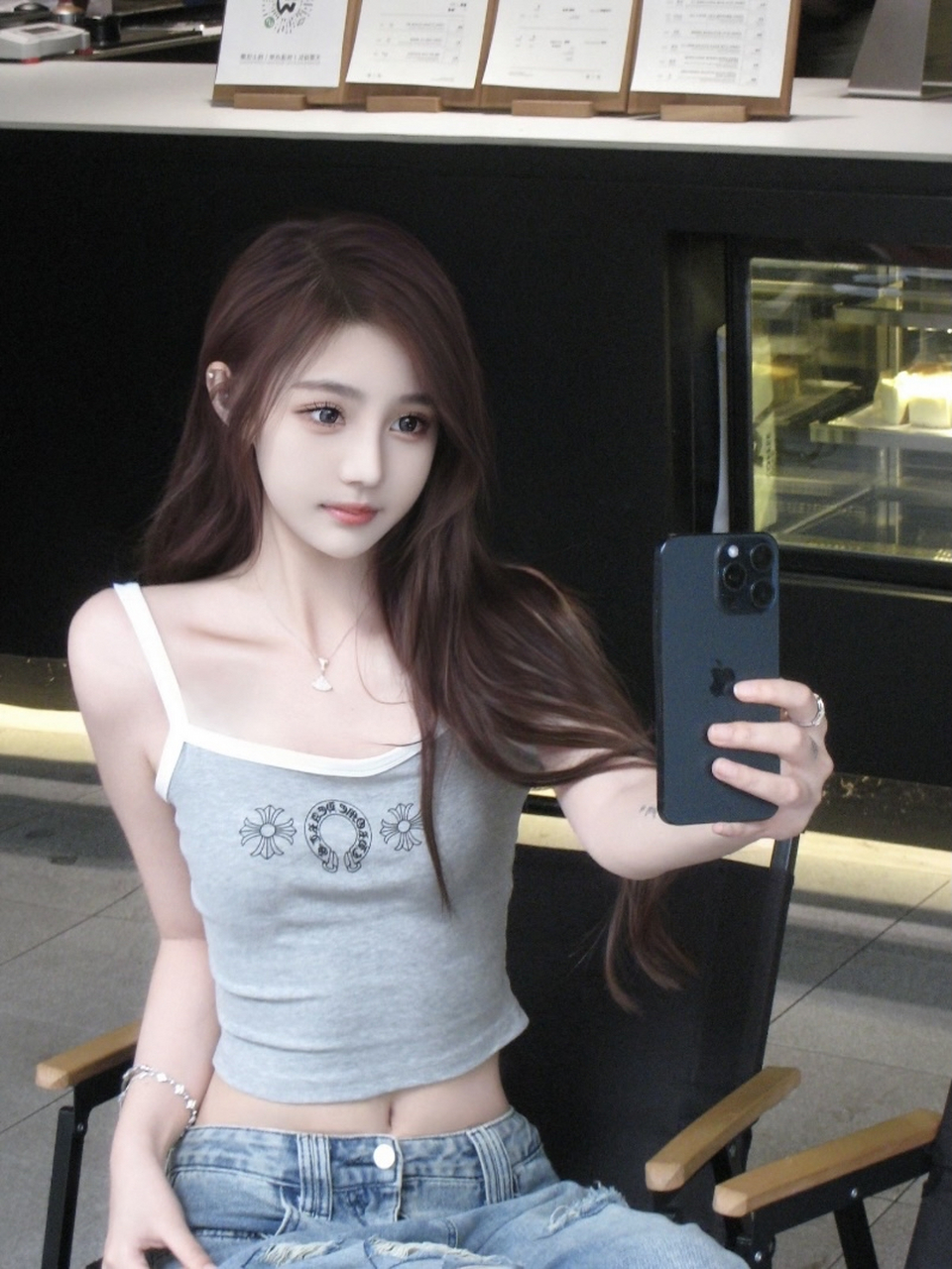 这个小姐姐好漂亮呀99!棕色头发好柔顺,皮肤也好白呀78.