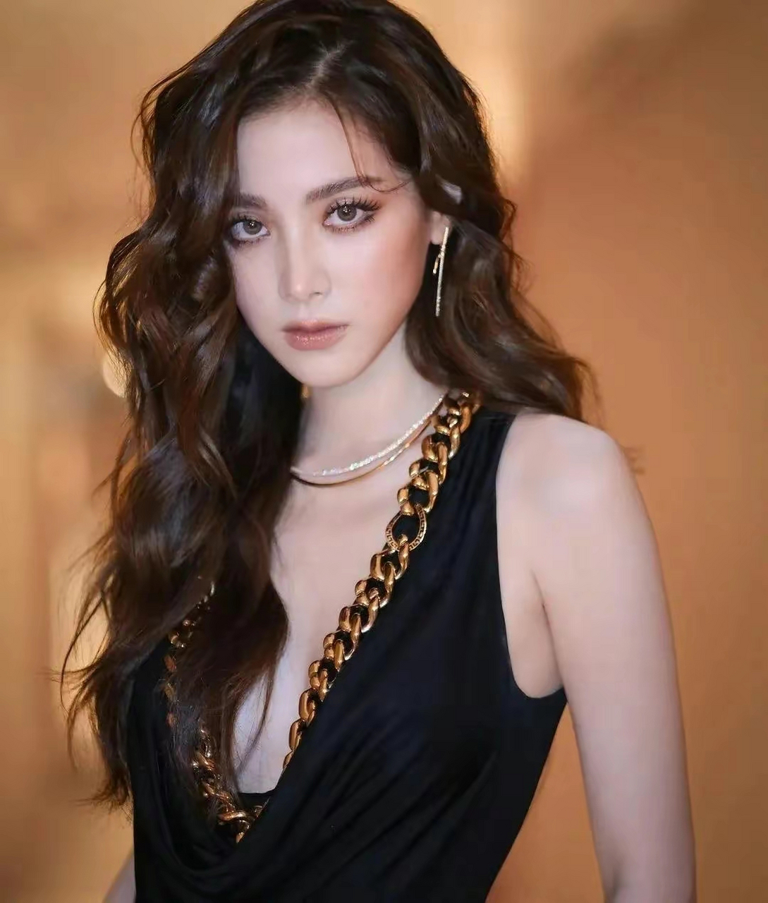 泰国女星「小水」吕爱惠(baifern) 性感不失甜美